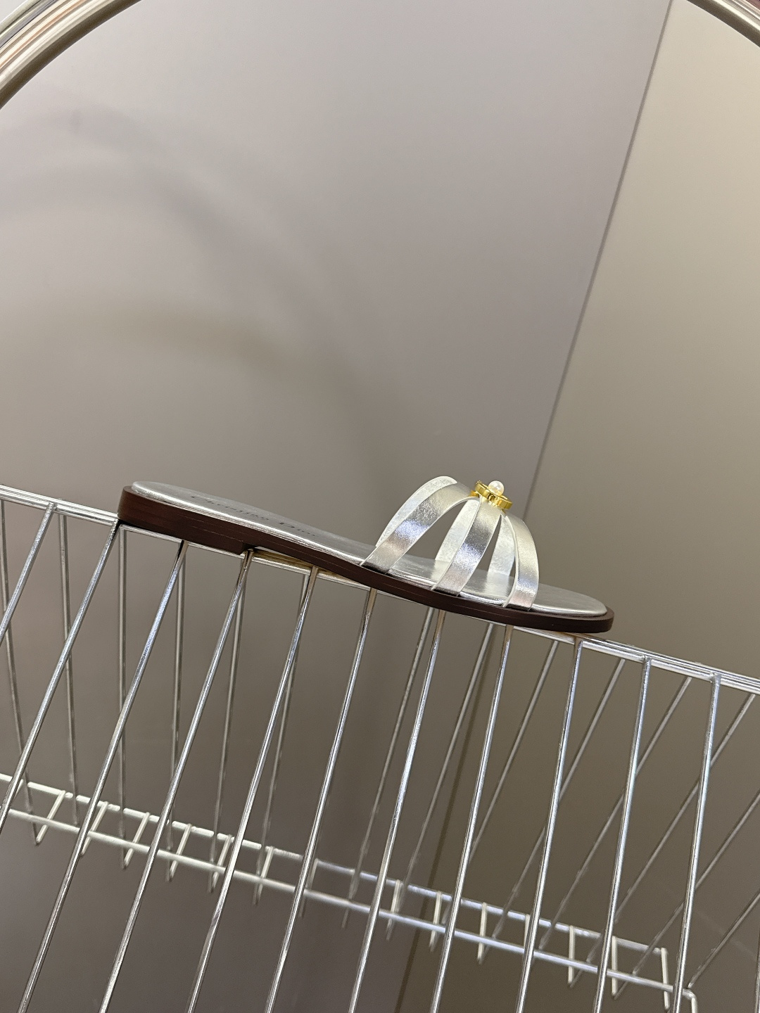 Dior迪奥2026春夏最新款CD拖鞋 超多明星时尚博主种草 春夏季必备 简约的设计 极具辨识度的品牌l