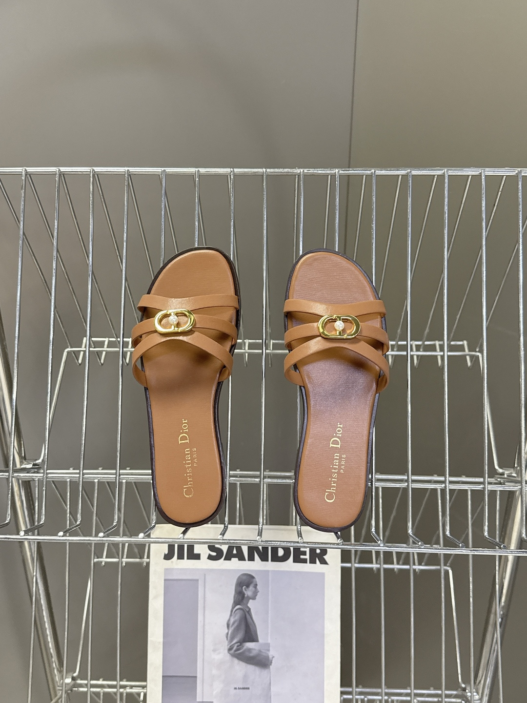 Dior迪奥2026春夏最新款CD拖鞋 超多明星时尚博主种草 春夏季必备 简约的设计 极具辨识度的品牌l
