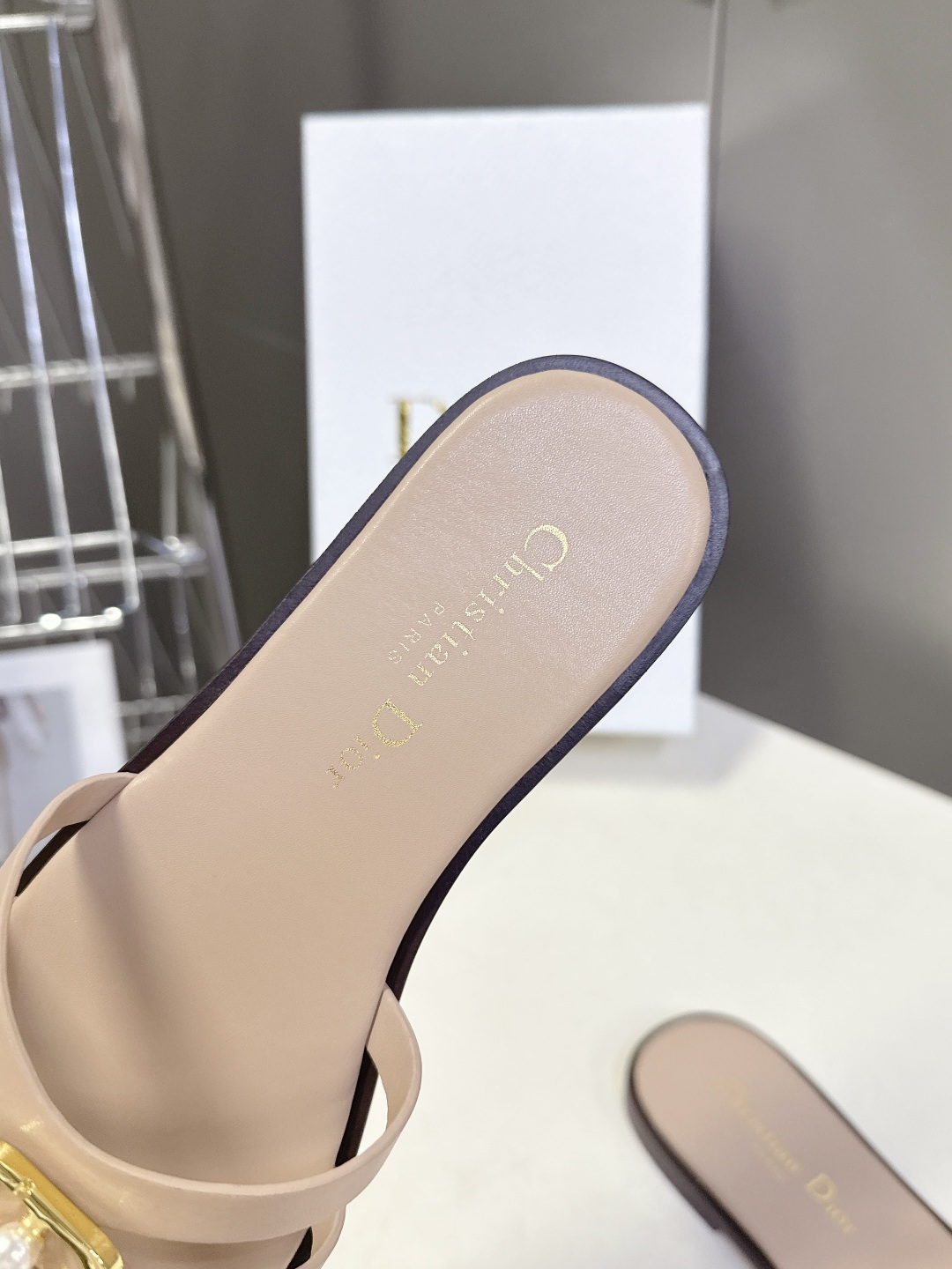 Dior迪奥2026春夏最新款CD拖鞋 超多明星时尚博主种草 春夏季必备 简约的设计 极具辨识度的品牌l