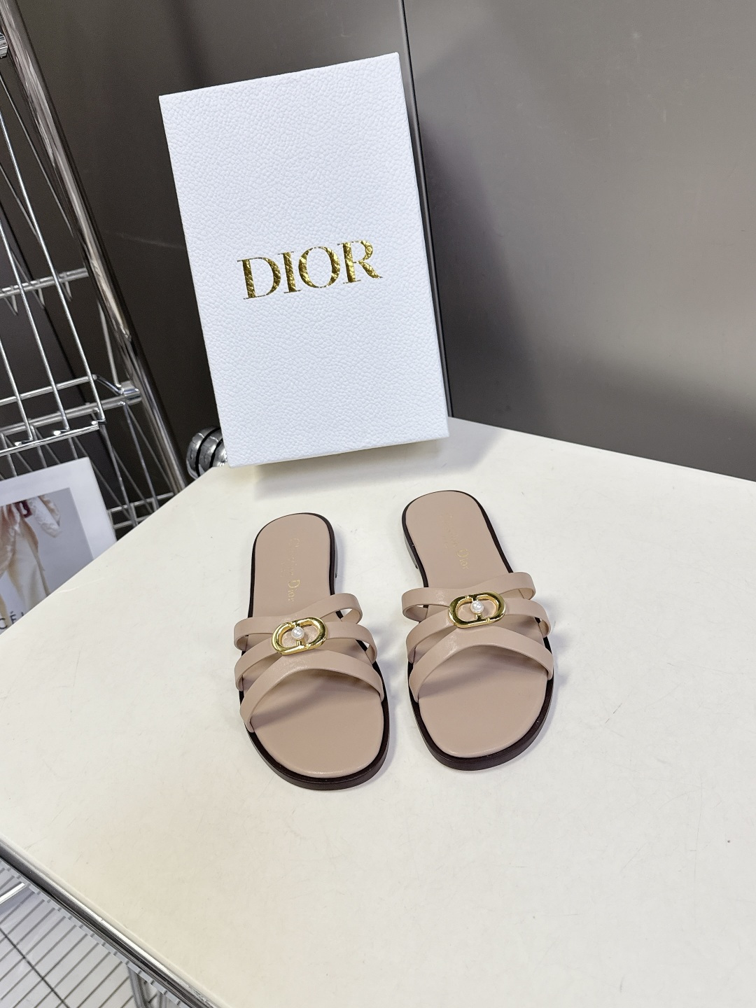 Dior迪奥2026春夏最新款CD拖鞋 超多明星时尚博主种草 春夏季必备 简约的设计 极具辨识度的品牌l