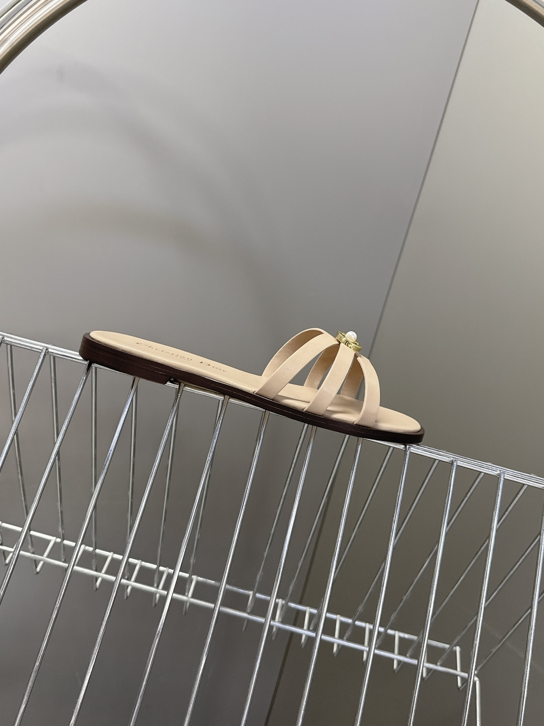 Dior迪奥2026春夏最新款CD拖鞋 超多明星时尚博主种草 春夏季必备 简约的设计 极具辨识度的品牌l