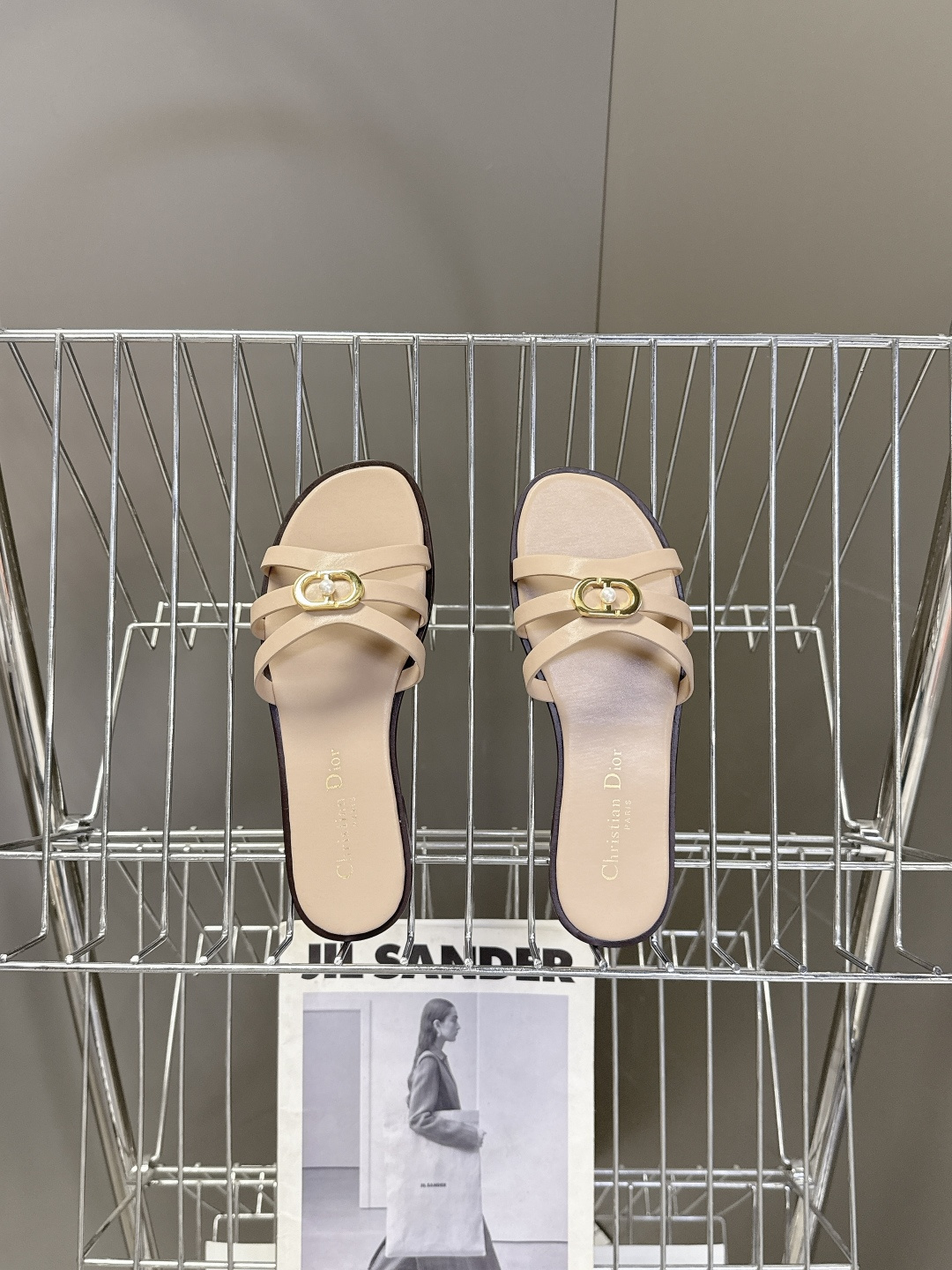 Dior迪奥2026春夏最新款CD拖鞋 超多明星时尚博主种草 春夏季必备 简约的设计 极具辨识度的品牌l