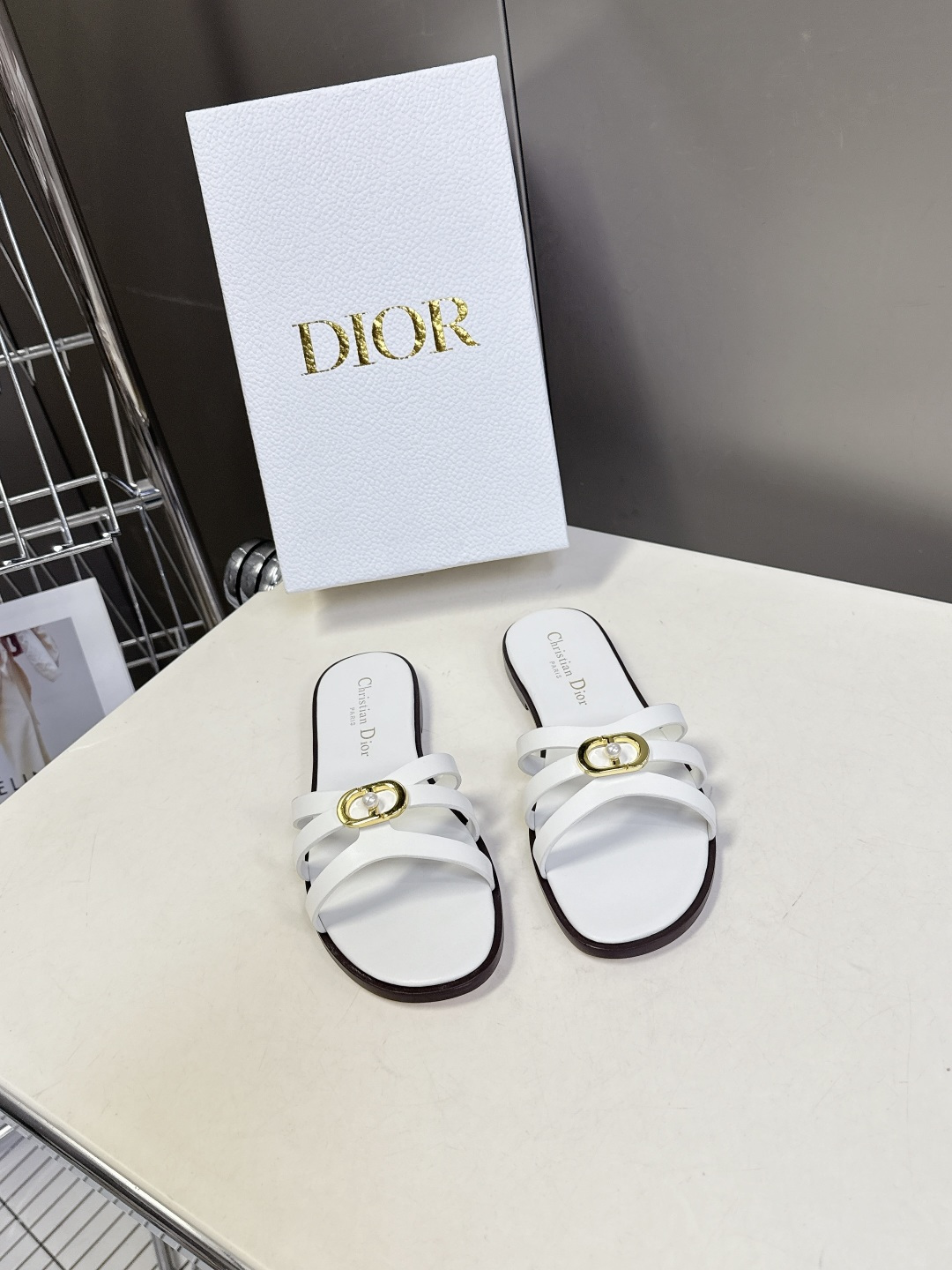 Dior迪奥2026春夏最新款CD拖鞋 超多明星时尚博主种草 春夏季必备 简约的设计 极具辨识度的品牌l