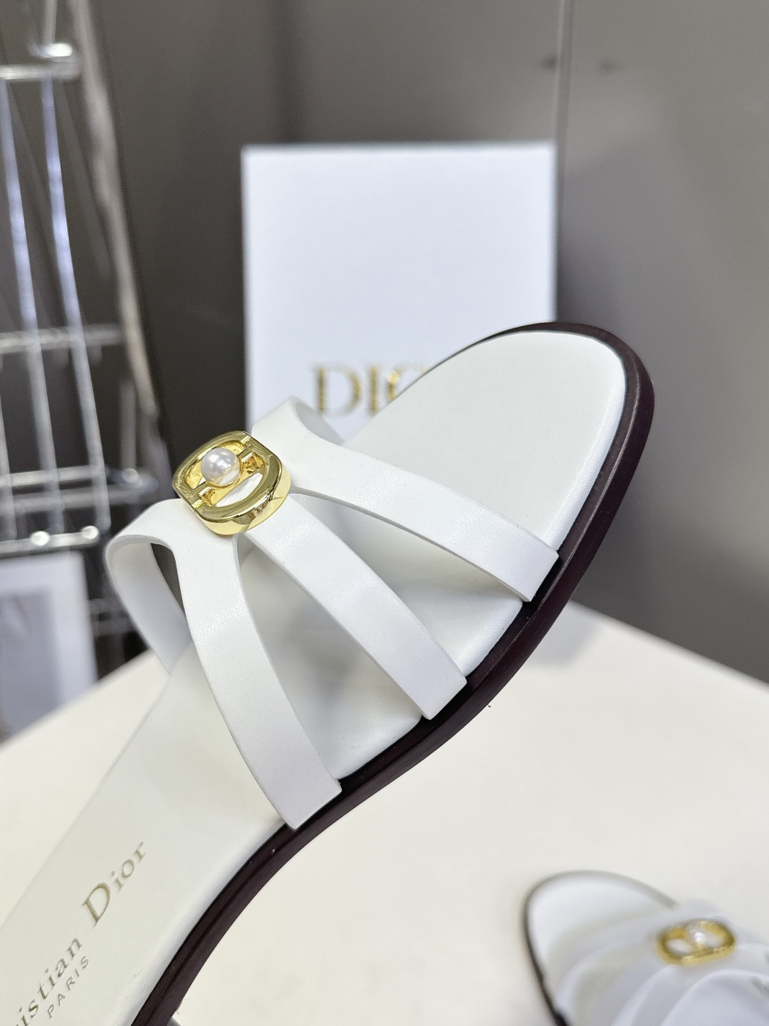 Dior迪奥2026春夏最新款CD拖鞋 超多明星时尚博主种草 春夏季必备 简约的设计 极具辨识度的品牌l