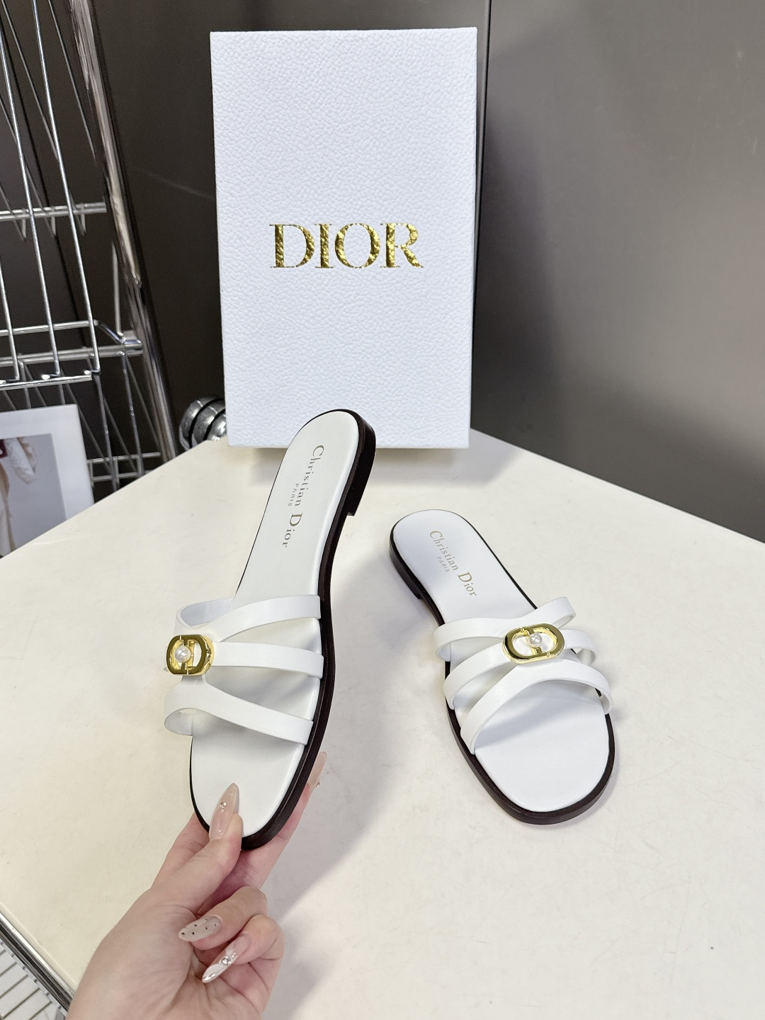 Dior迪奥2026春夏最新款CD拖鞋 超多明星时尚博主种草 春夏季必备 简约的设计 极具辨识度的品牌l