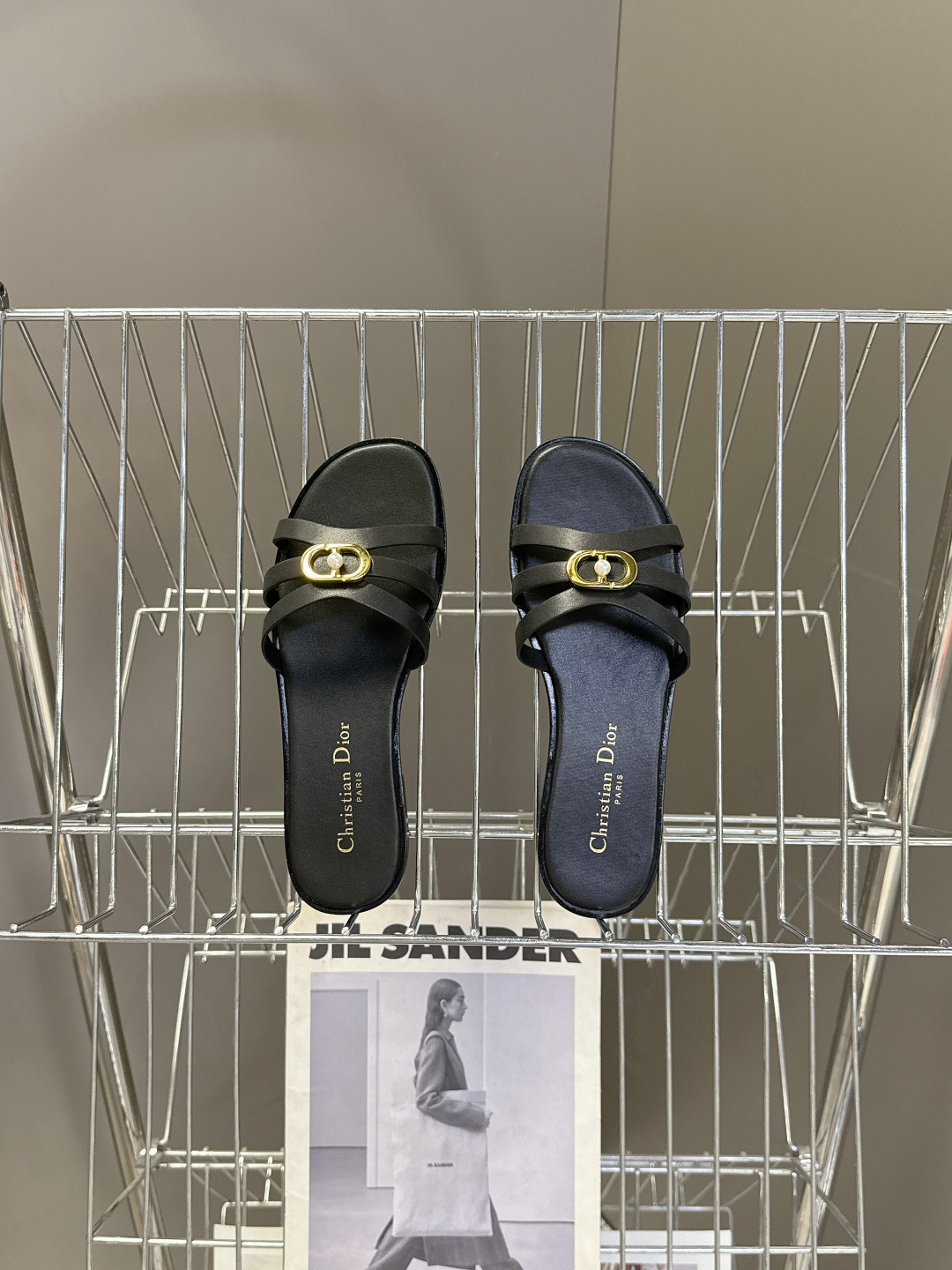 Dior迪奥2026春夏最新款CD拖鞋 超多明星时尚博主种草 春夏季必备 简约的设计 极具辨识度的品牌l
