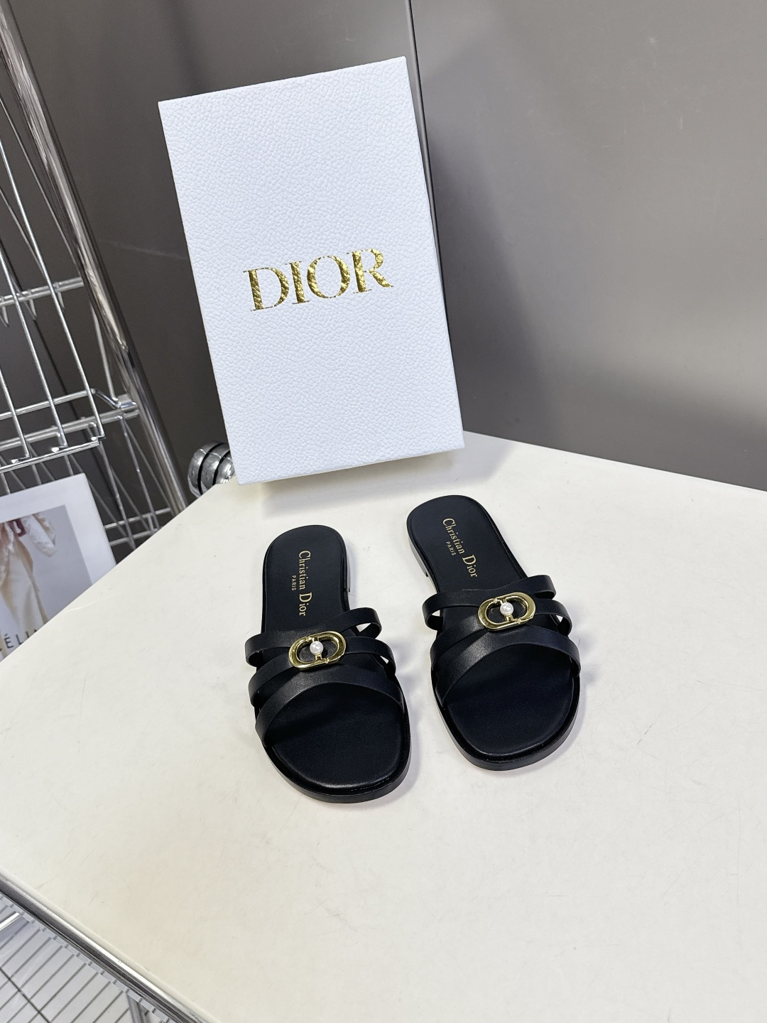 Dior迪奥2026春夏最新款CD拖鞋 超多明星时尚博主种草 春夏季必备 简约的设计 极具辨识度的品牌l