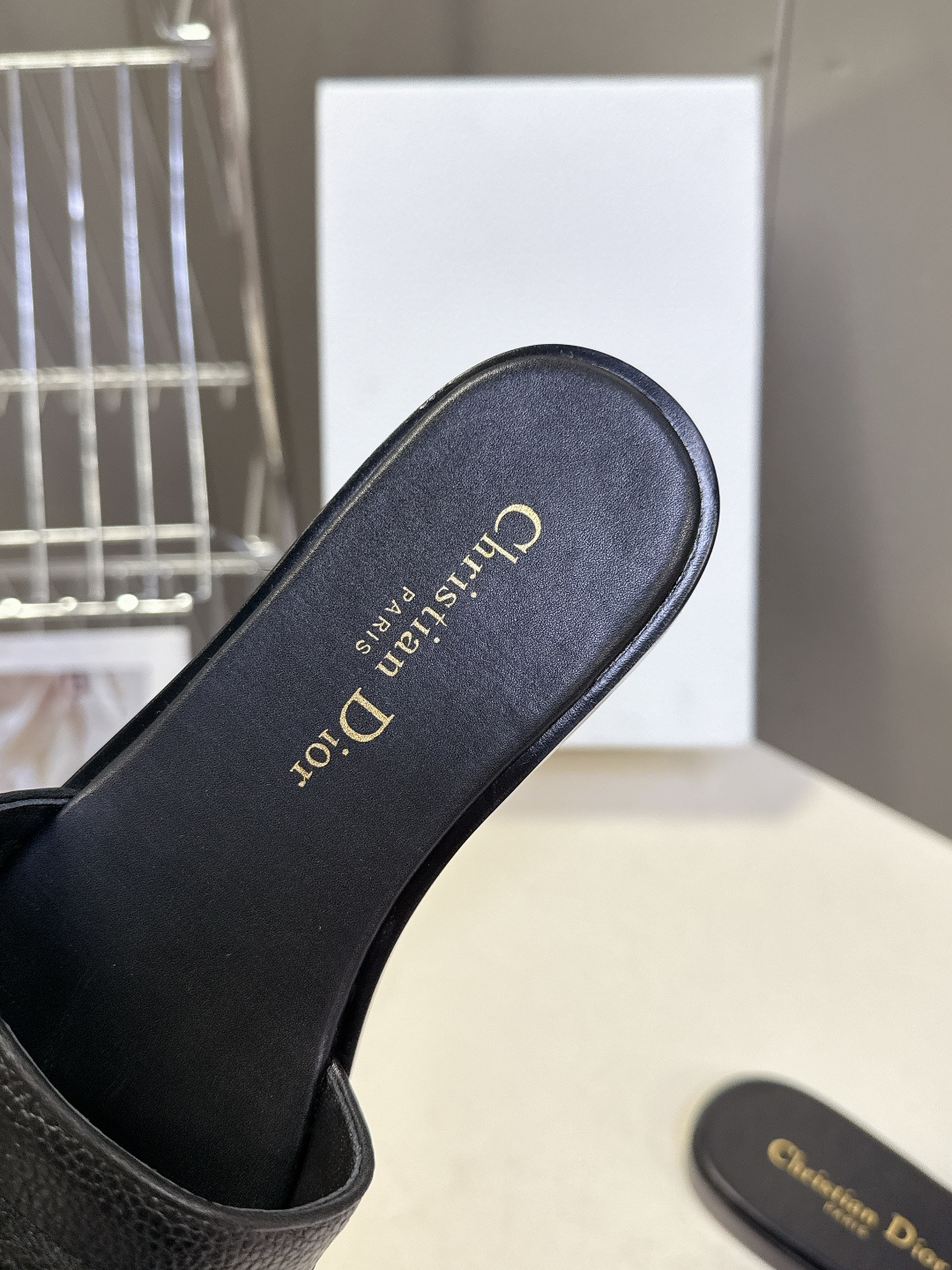 Dior迪奥2026春夏最新款CD拖鞋 超多明星时尚博主种草 春夏季必备 简约的设计 极具辨识度的品牌l