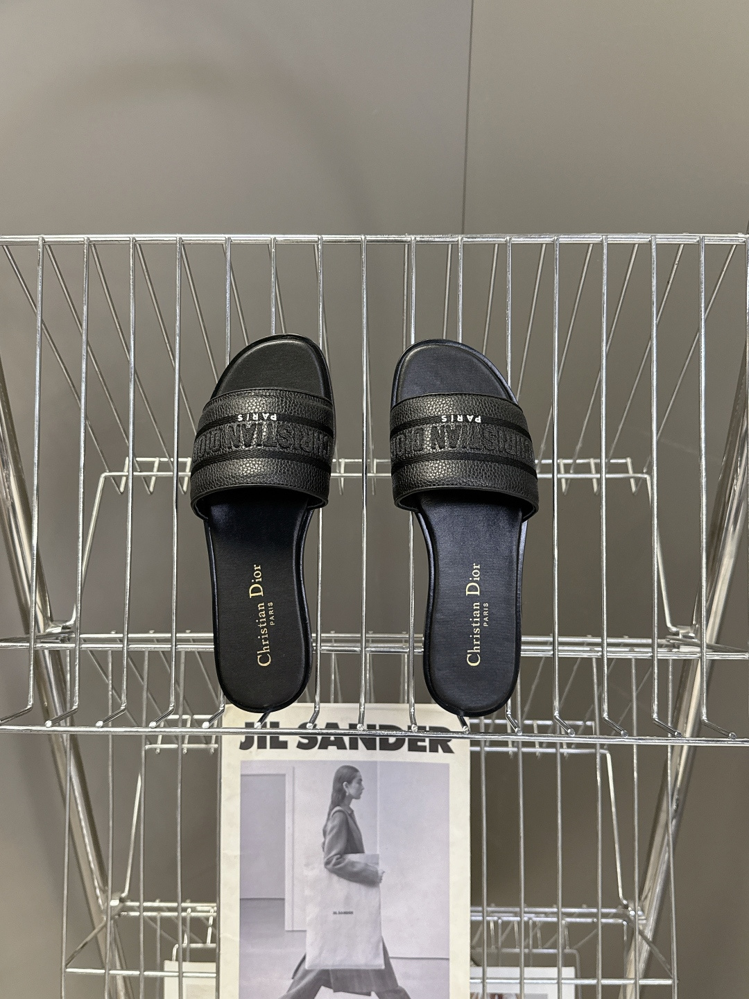 Dior迪奥2026春夏最新款CD拖鞋 超多明星时尚博主种草 春夏季必备 简约的设计 极具辨识度的品牌l