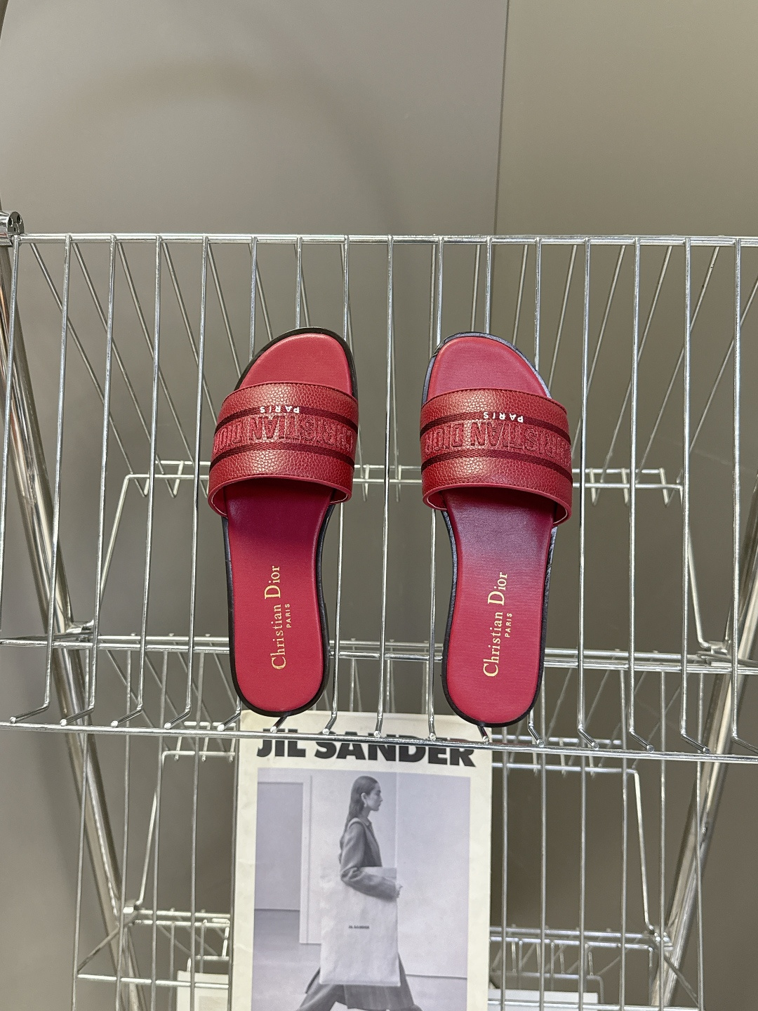 Dior迪奥2026春夏最新款CD拖鞋 超多明星时尚博主种草 春夏季必备 简约的设计 极具辨识度的品牌l