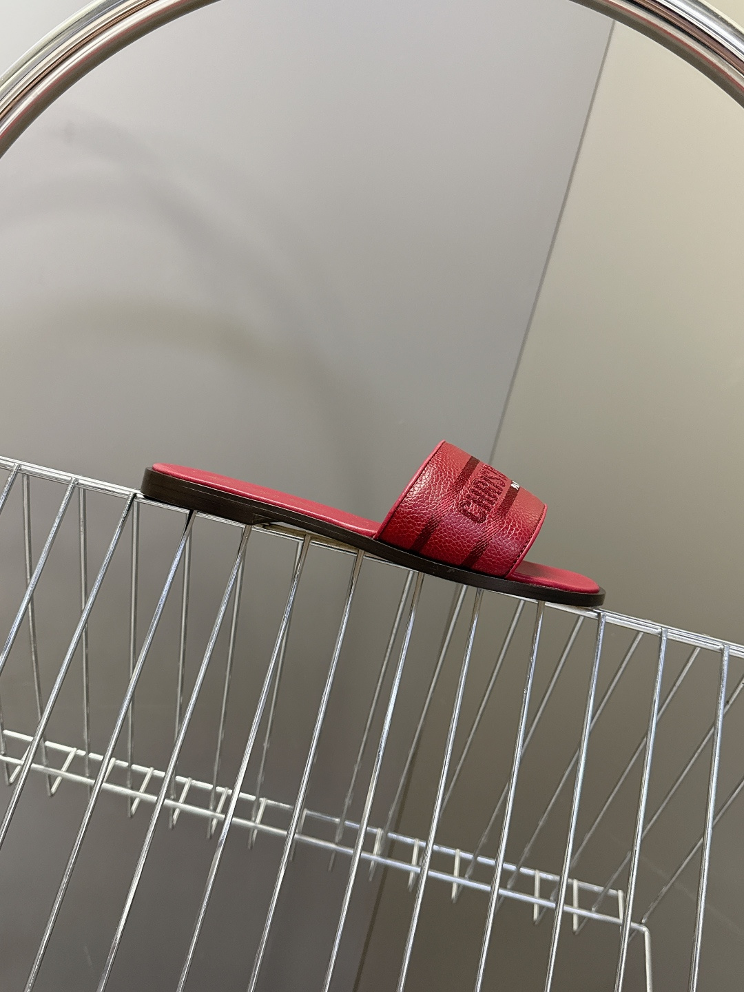 Dior迪奥2026春夏最新款CD拖鞋 超多明星时尚博主种草 春夏季必备 简约的设计 极具辨识度的品牌l