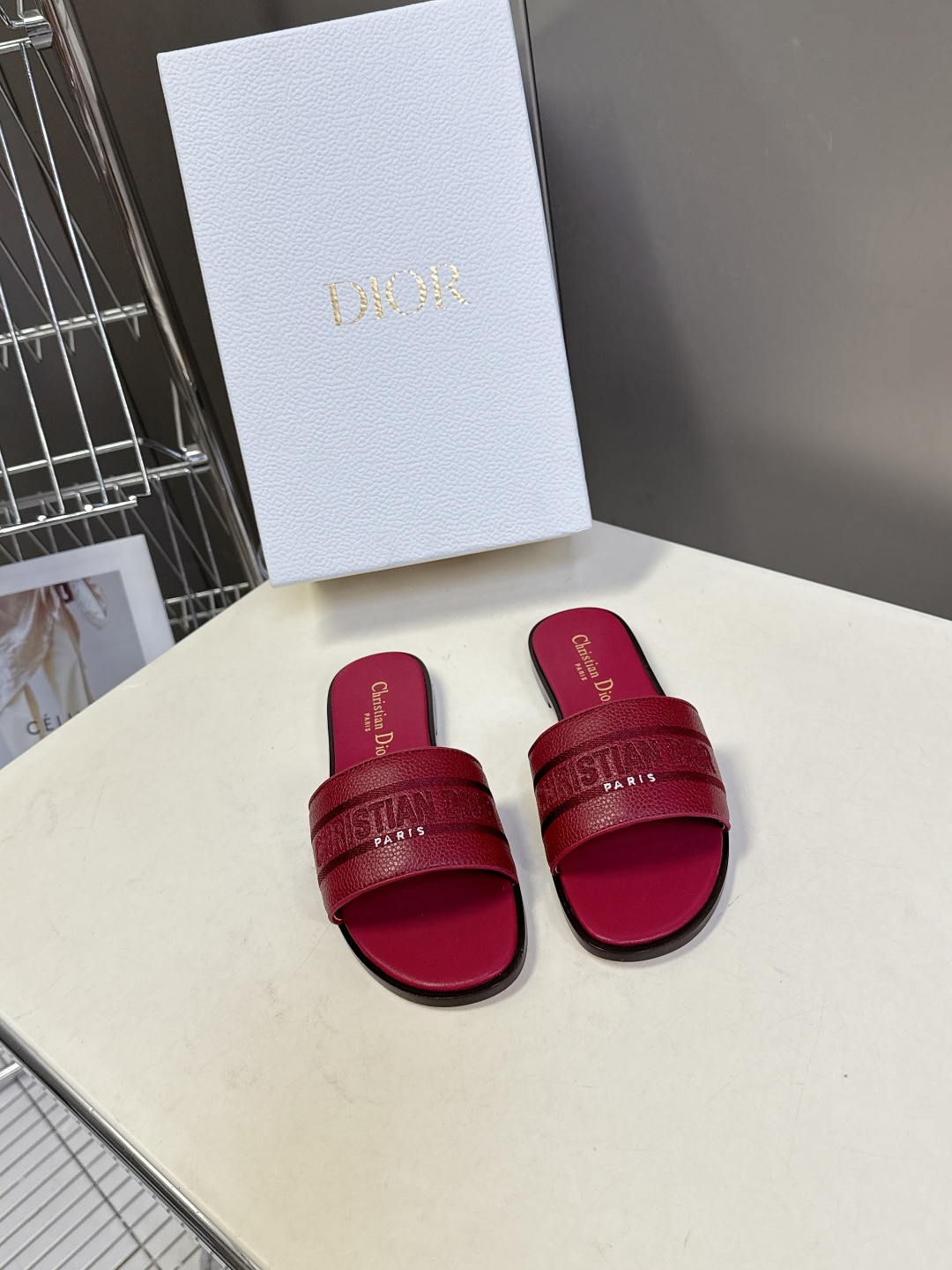 Dior迪奥2026春夏最新款CD拖鞋 超多明星时尚博主种草 春夏季必备 简约的设计 极具辨识度的品牌l