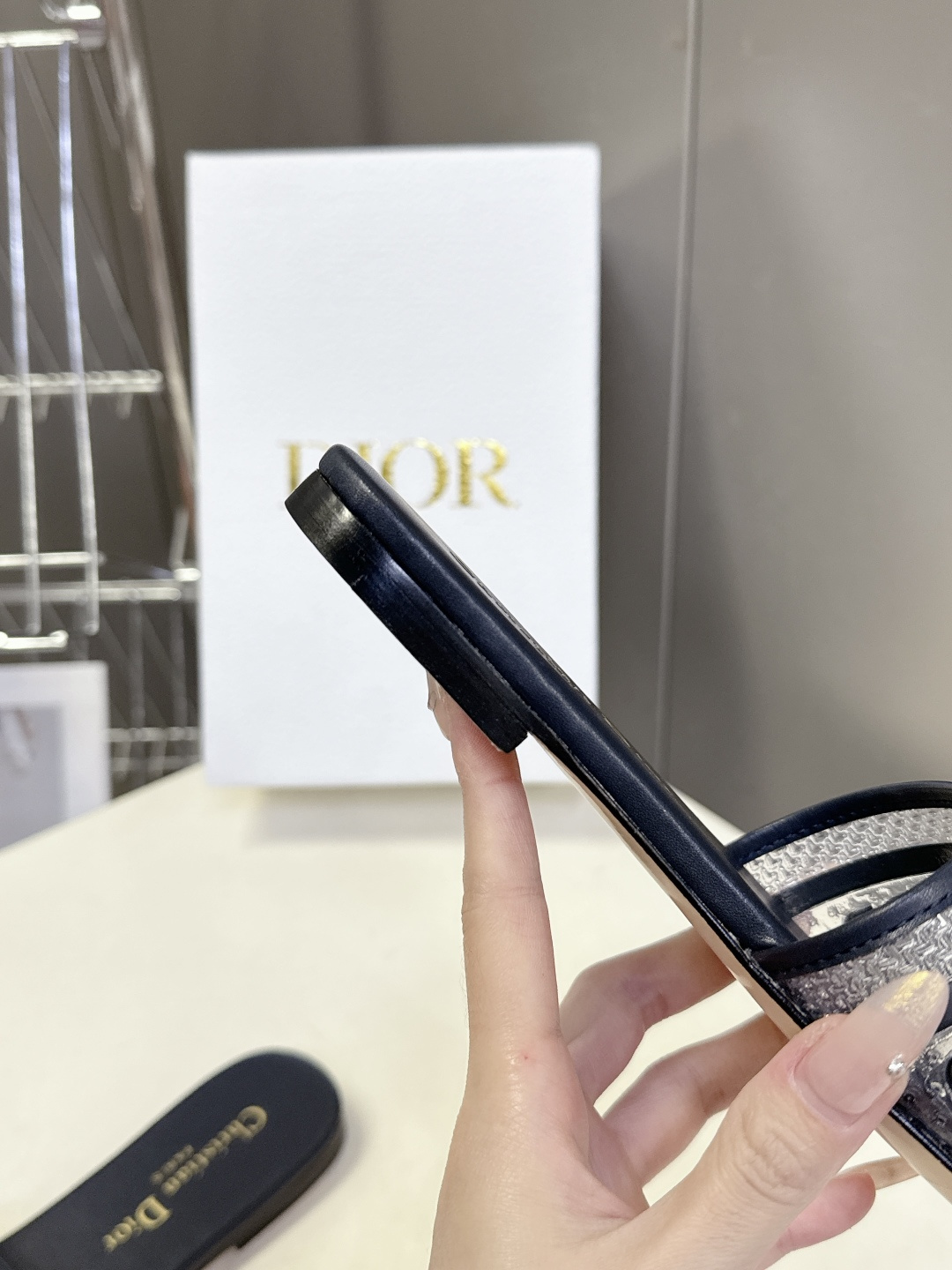 Dior迪奥2026春夏最新款CD拖鞋 超多明星时尚博主种草 春夏季必备 简约的设计 极具辨识度的品牌l