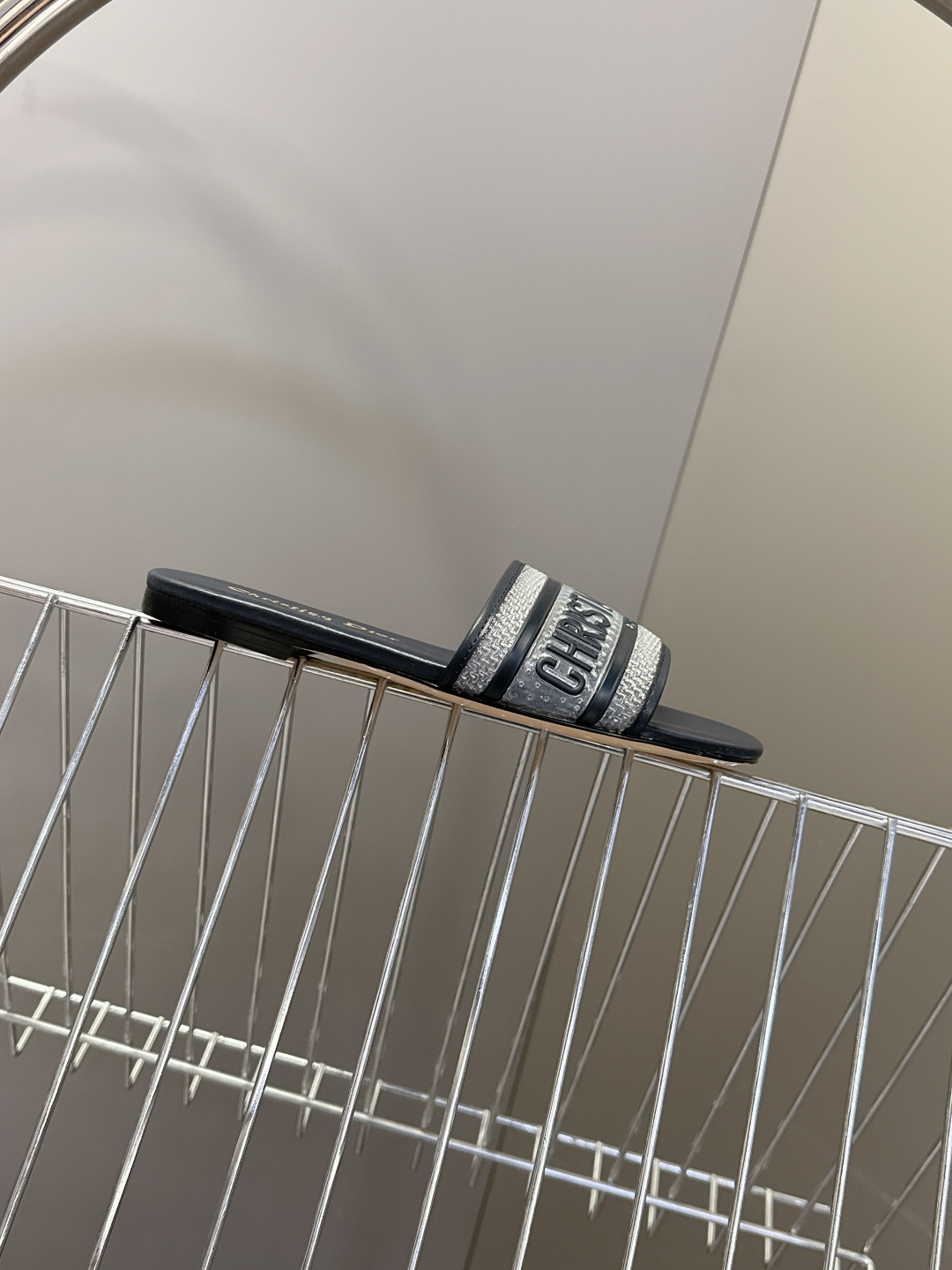 Dior迪奥2026春夏最新款CD拖鞋 超多明星时尚博主种草 春夏季必备 简约的设计 极具辨识度的品牌l