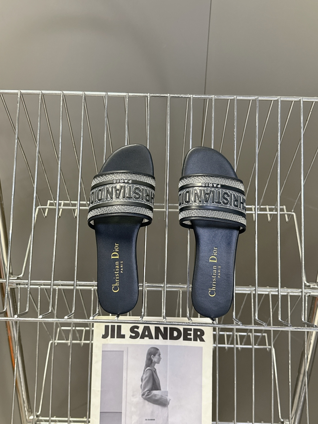 Dior迪奥2026春夏最新款CD拖鞋 超多明星时尚博主种草 春夏季必备 简约的设计 极具辨识度的品牌l