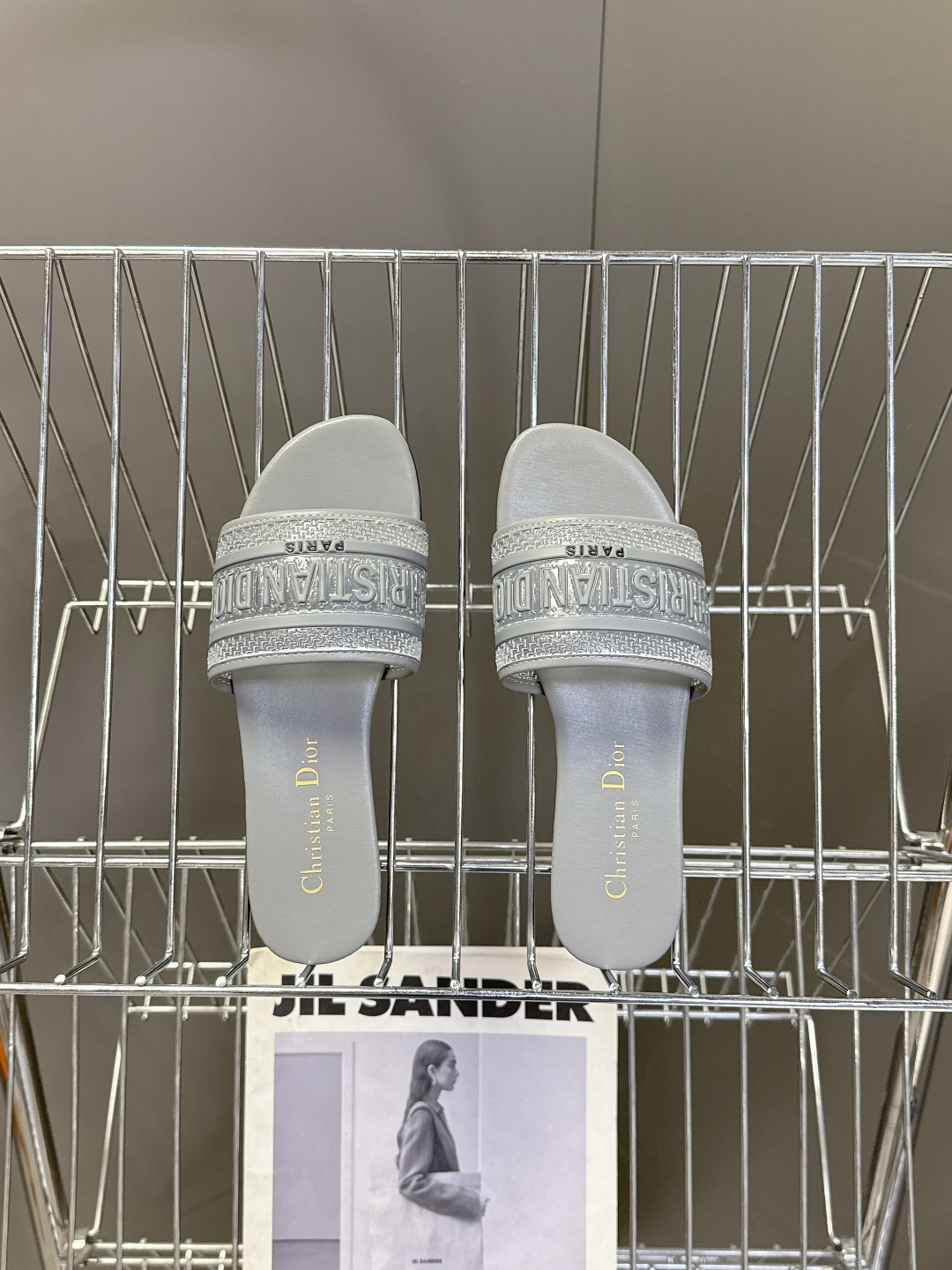 Dior迪奥2026春夏最新款CD拖鞋 超多明星时尚博主种草 春夏季必备 简约的设计 极具辨识度的品牌l