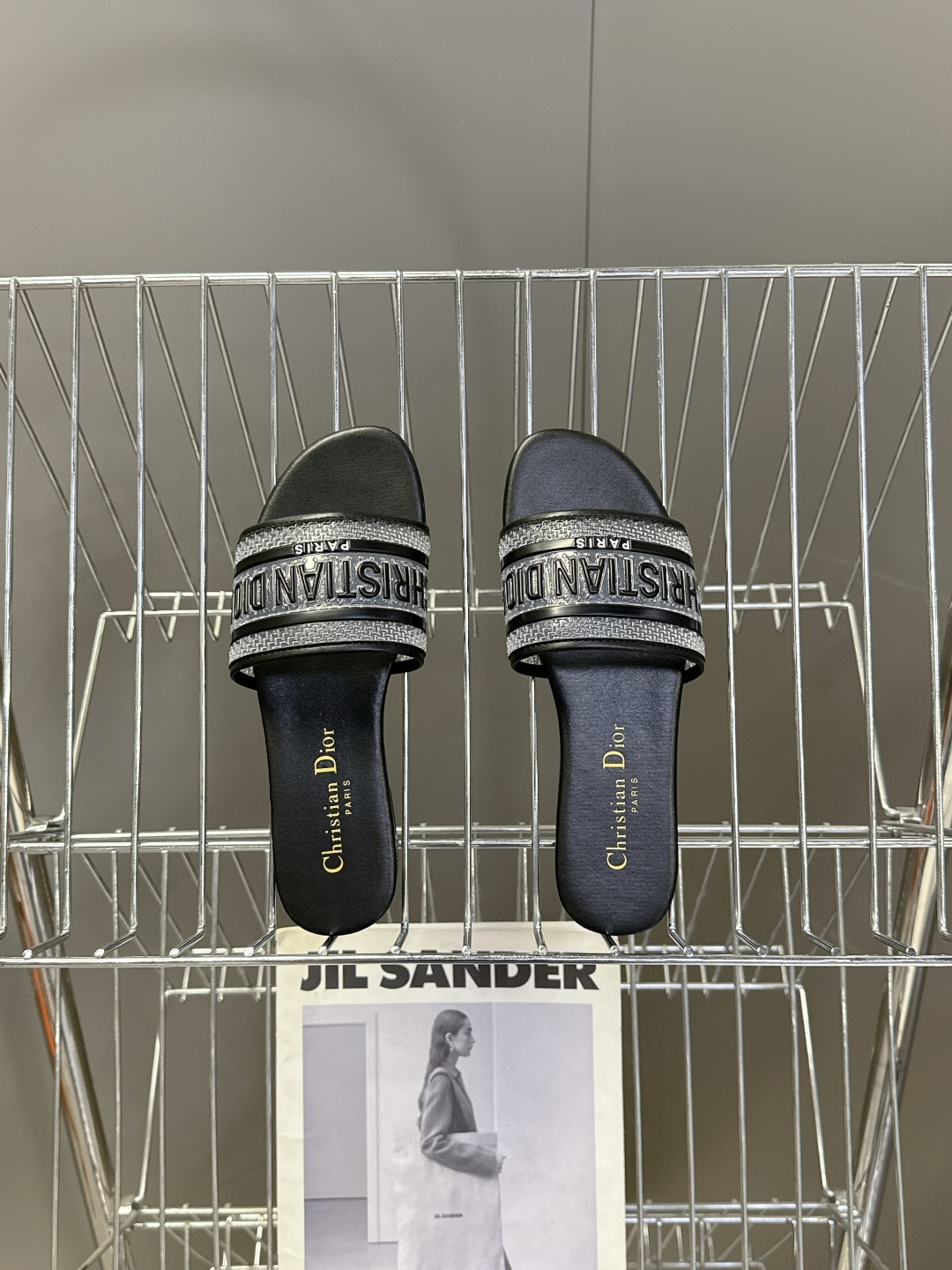 Dior迪奥2026春夏最新款CD拖鞋 超多明星时尚博主种草 春夏季必备 简约的设计 极具辨识度的品牌l