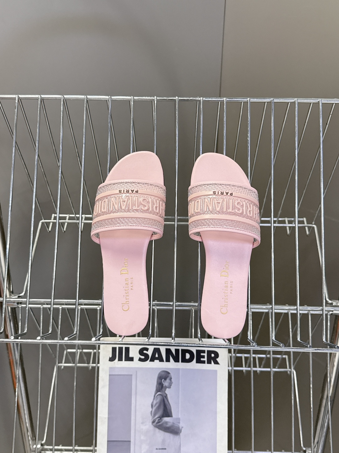 Dior迪奥2026春夏最新款CD拖鞋 超多明星时尚博主种草 春夏季必备 简约的设计 极具辨识度的品牌l