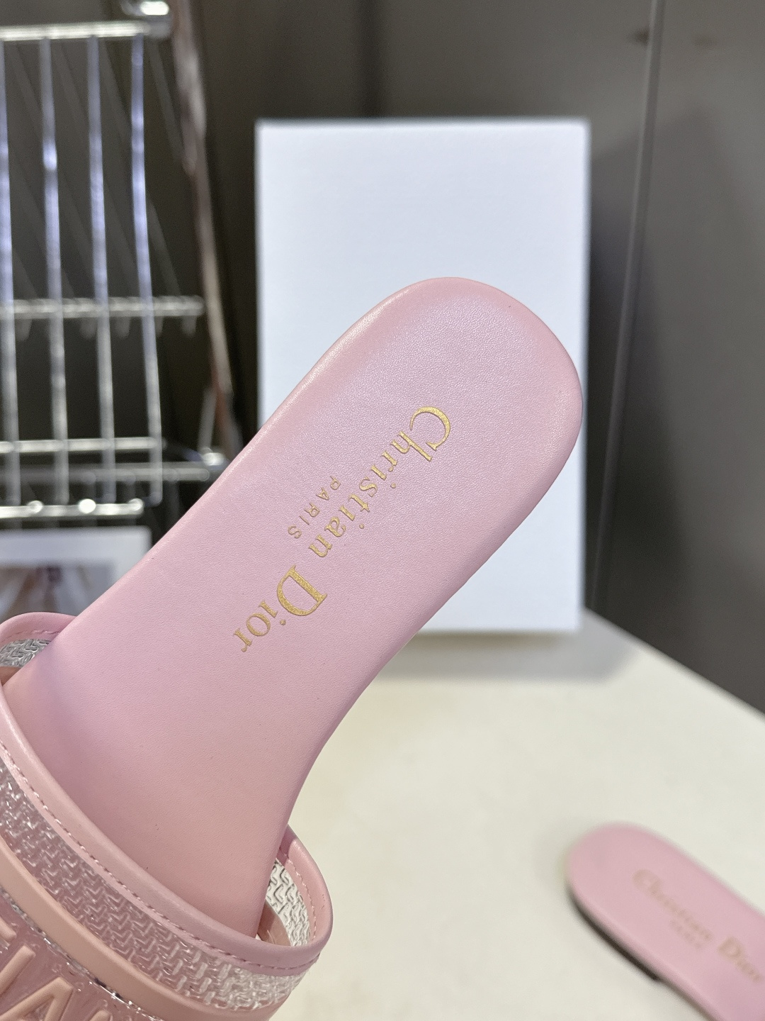 Dior迪奥2026春夏最新款CD拖鞋 超多明星时尚博主种草 春夏季必备 简约的设计 极具辨识度的品牌l