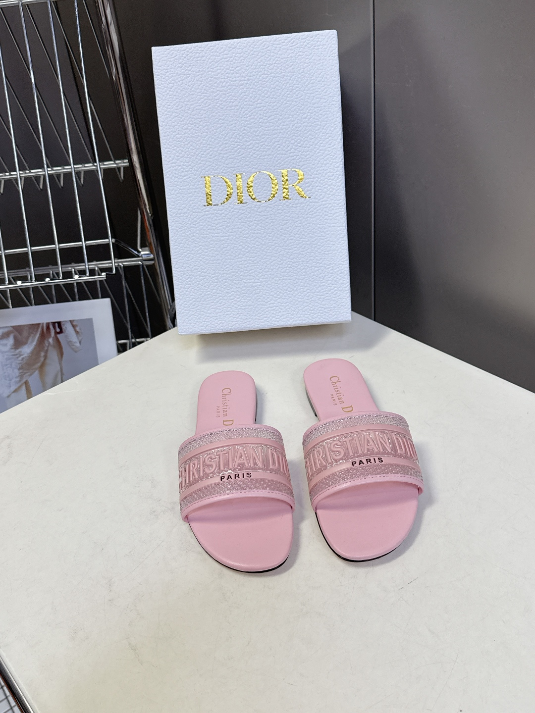 Dior迪奥2026春夏最新款CD拖鞋 超多明星时尚博主种草 春夏季必备 简约的设计 极具辨识度的品牌l