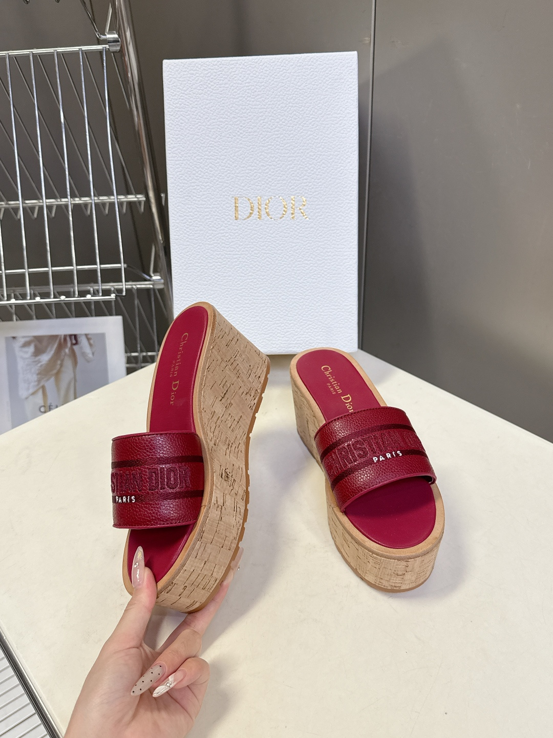 Dior迪奥2026春夏最新款厚底拖鞋 超多明星网红种草 春夏必备厚底设计瞬间拉满身高 CD字母logo