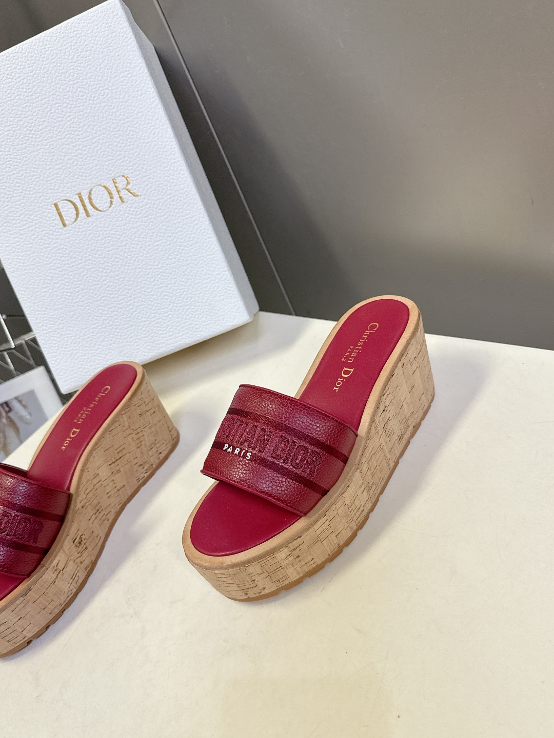 Dior迪奥2026春夏最新款厚底拖鞋 超多明星网红种草 春夏必备厚底设计瞬间拉满身高 CD字母logo