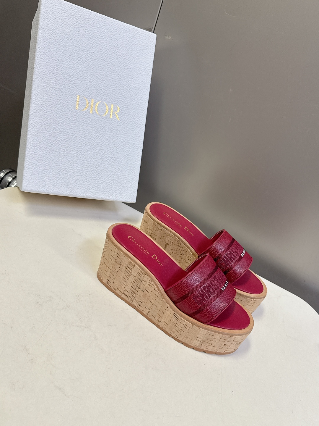 Dior迪奥2026春夏最新款厚底拖鞋 超多明星网红种草 春夏必备厚底设计瞬间拉满身高 CD字母logo