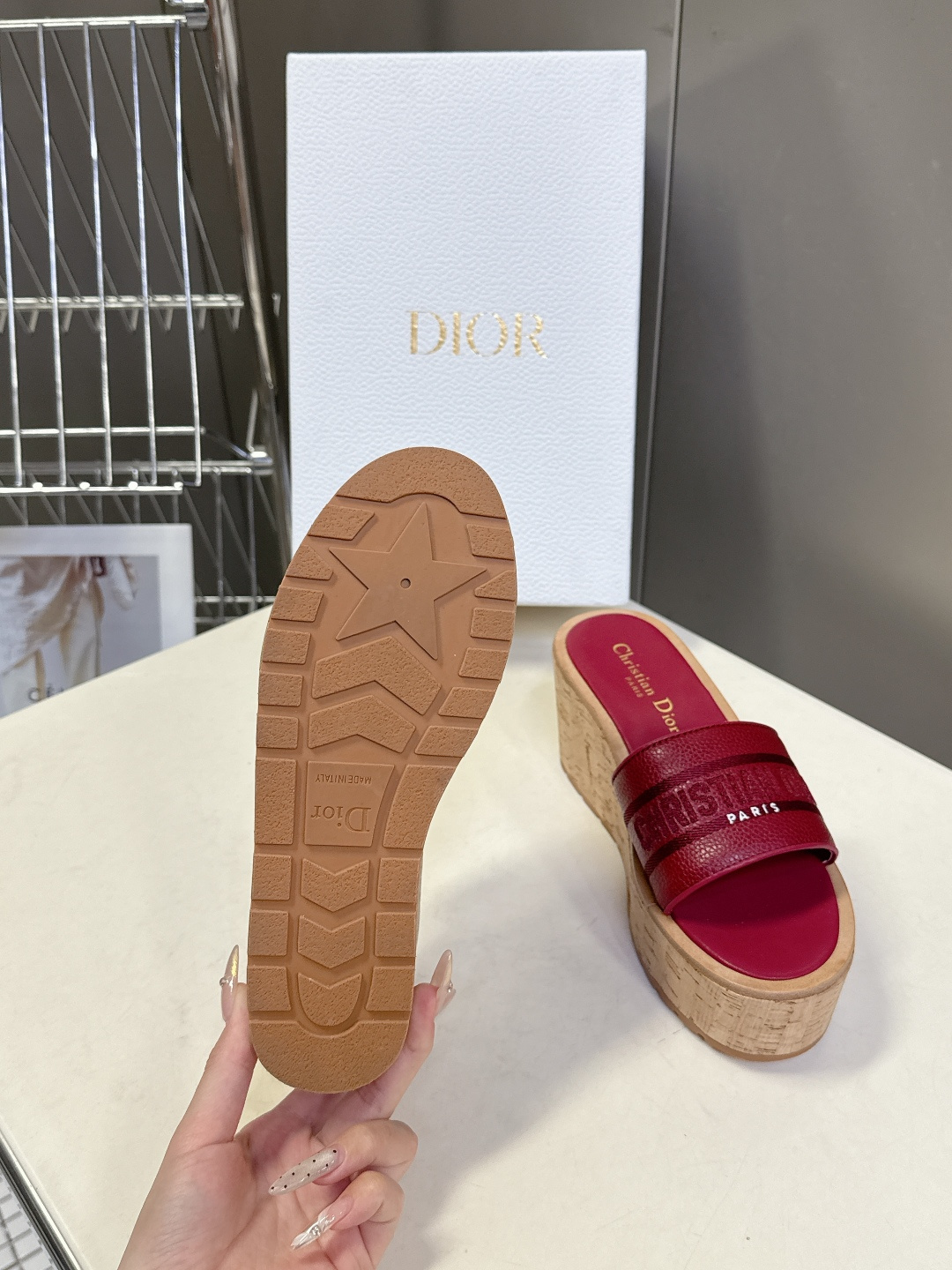 Dior迪奥2026春夏最新款厚底拖鞋 超多明星网红种草 春夏必备厚底设计瞬间拉满身高 CD字母logo