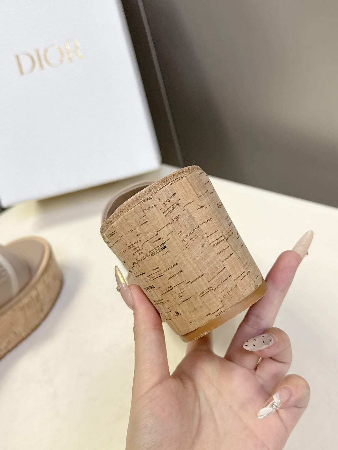 Dior迪奥2026春夏最新款厚底拖鞋 超多明星网红种草 春夏必备厚底设计瞬间拉满身高 CD字母logo