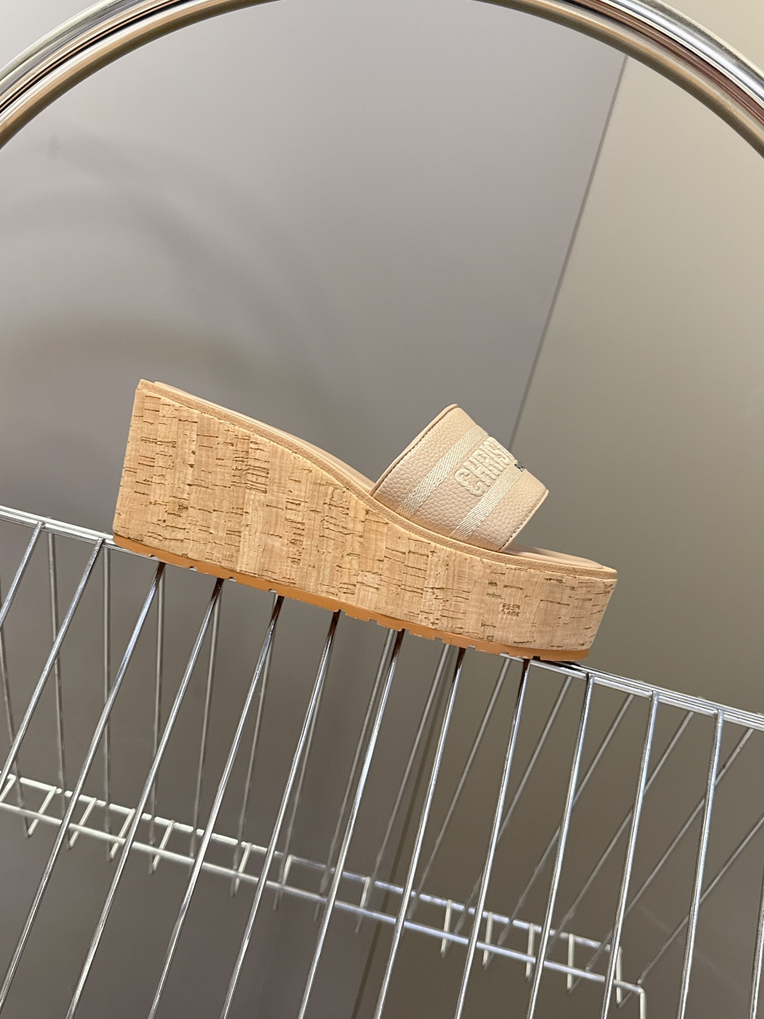 Dior迪奥2026春夏最新款厚底拖鞋 超多明星网红种草 春夏必备厚底设计瞬间拉满身高 CD字母logo