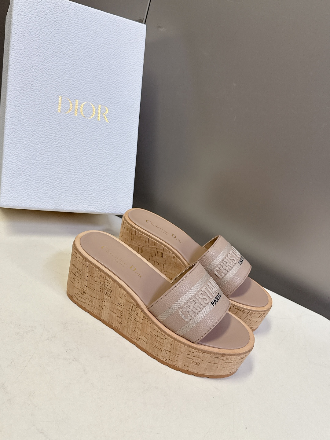 Dior迪奥2026春夏最新款厚底拖鞋 超多明星网红种草 春夏必备厚底设计瞬间拉满身高 CD字母logo