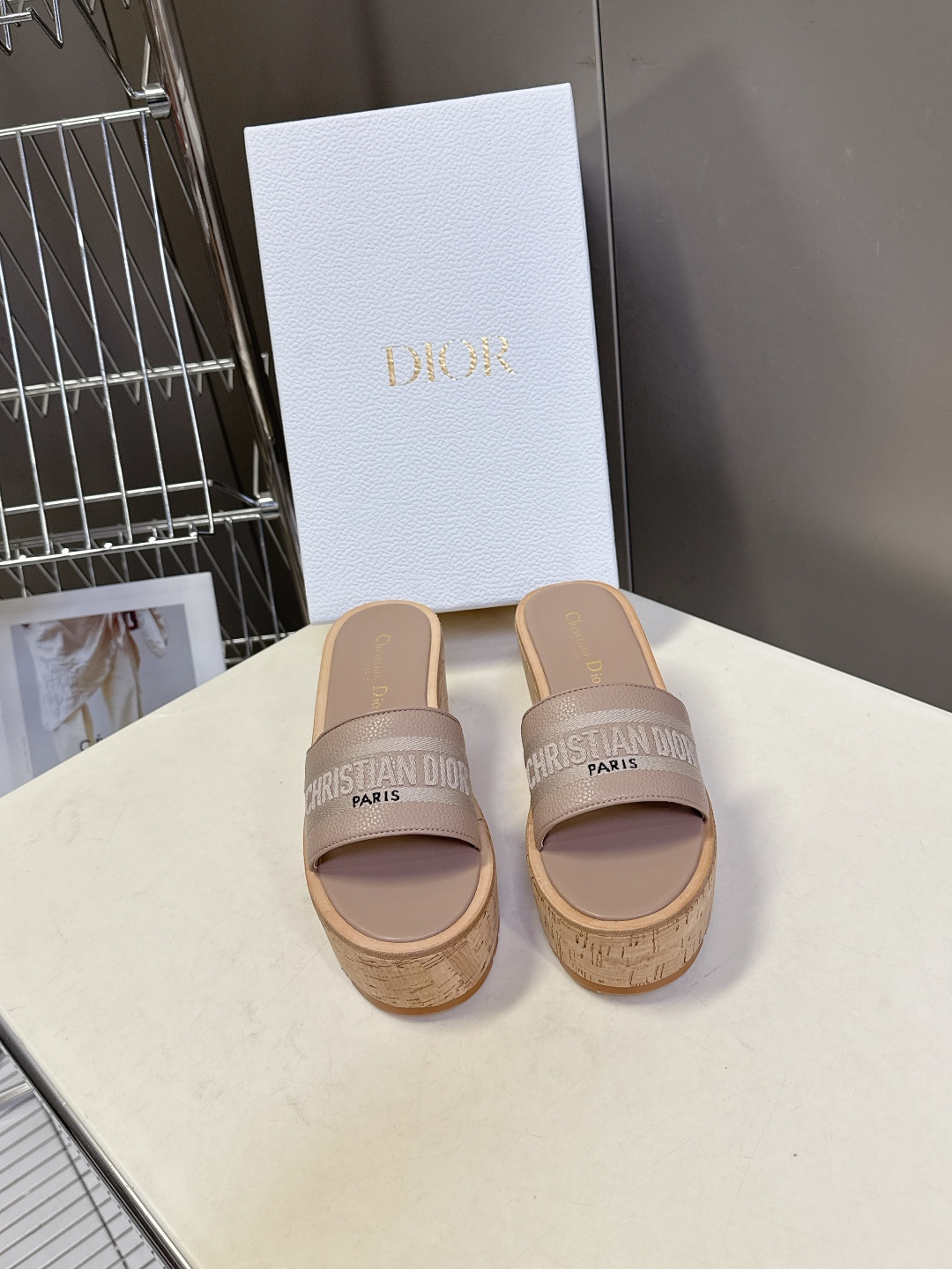 Dior迪奥2026春夏最新款厚底拖鞋 超多明星网红种草 春夏必备厚底设计瞬间拉满身高 CD字母logo