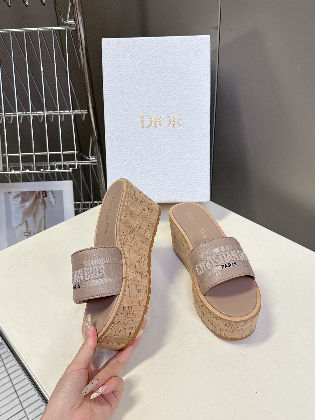 Dior迪奥2026春夏最新款厚底拖鞋 超多明星网红种草 春夏必备厚底设计瞬间拉满身高 CD字母logo