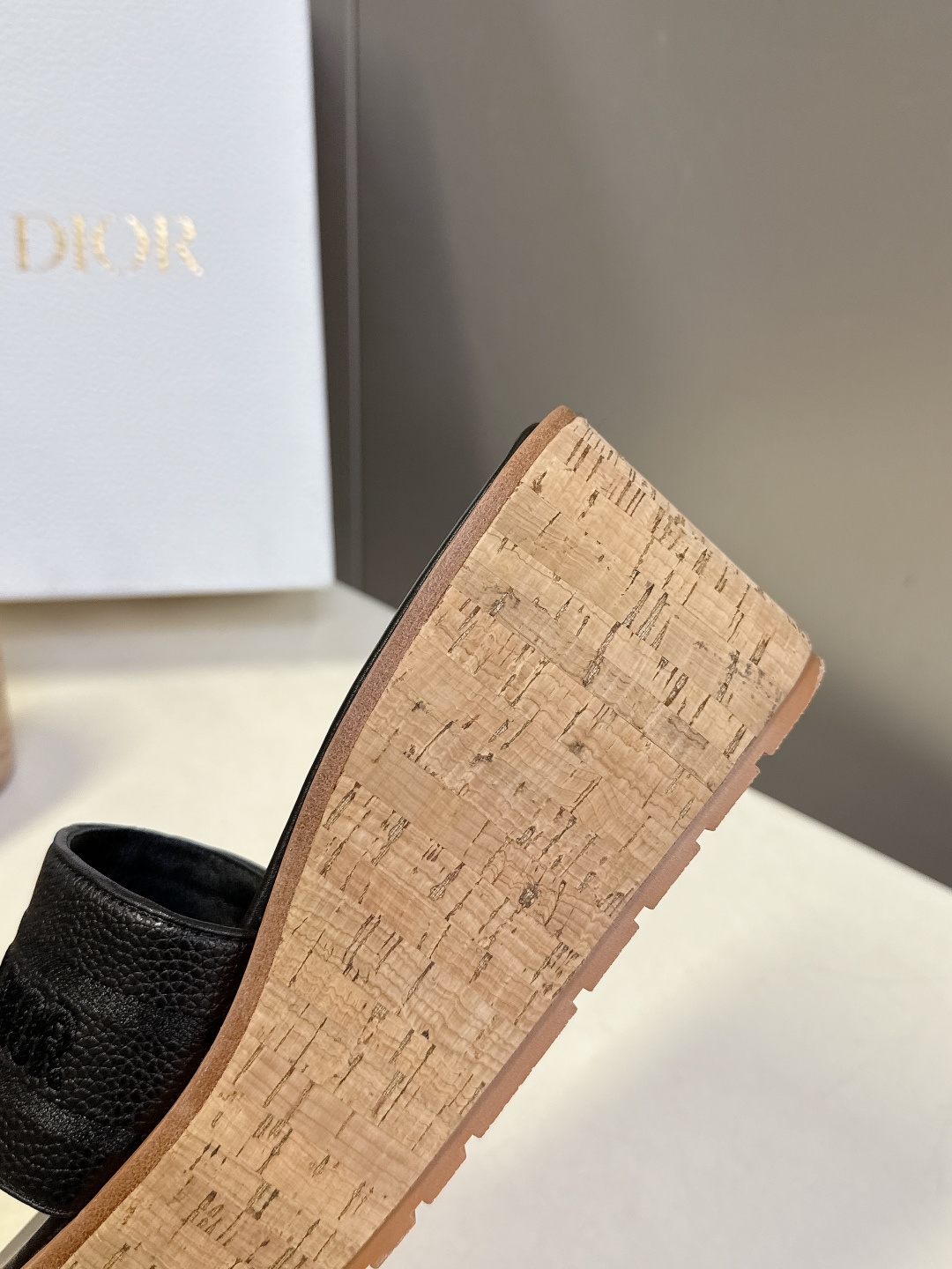 Dior迪奥2026春夏最新款厚底拖鞋 超多明星网红种草 春夏必备厚底设计瞬间拉满身高 CD字母logo