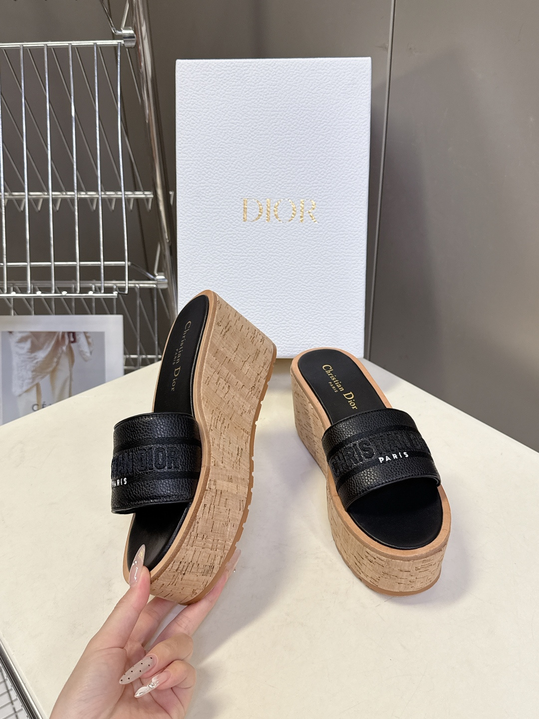 Dior迪奥2026春夏最新款厚底拖鞋 超多明星网红种草 春夏必备厚底设计瞬间拉满身高 CD字母logo