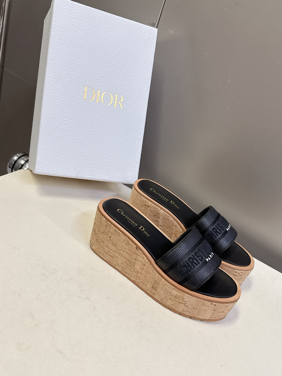 Dior迪奥2026春夏最新款厚底拖鞋 超多明星网红种草 春夏必备厚底设计瞬间拉满身高 CD字母logo