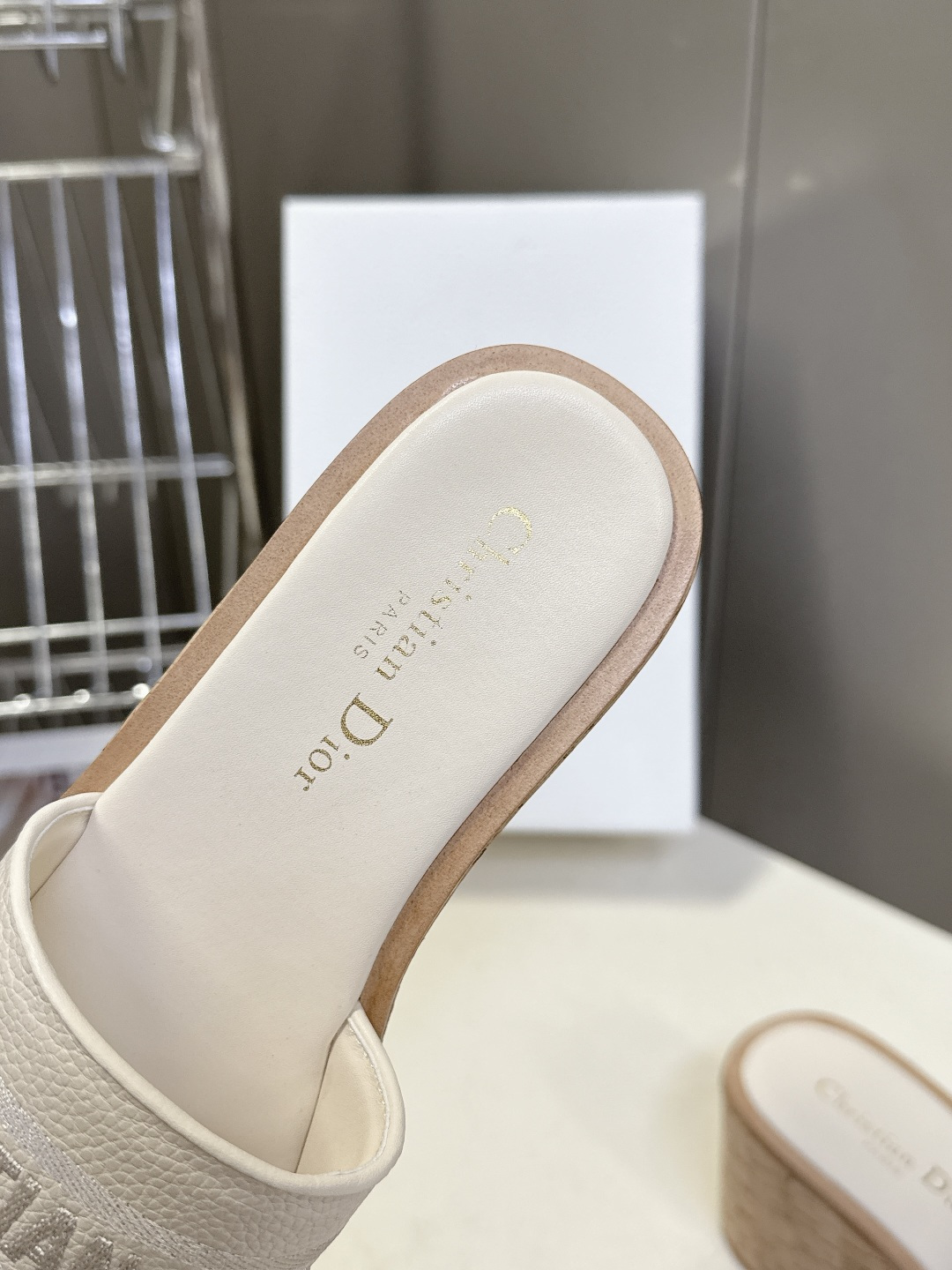 Dior迪奥2026春夏最新款厚底拖鞋 超多明星网红种草 春夏必备厚底设计瞬间拉满身高 CD字母logo