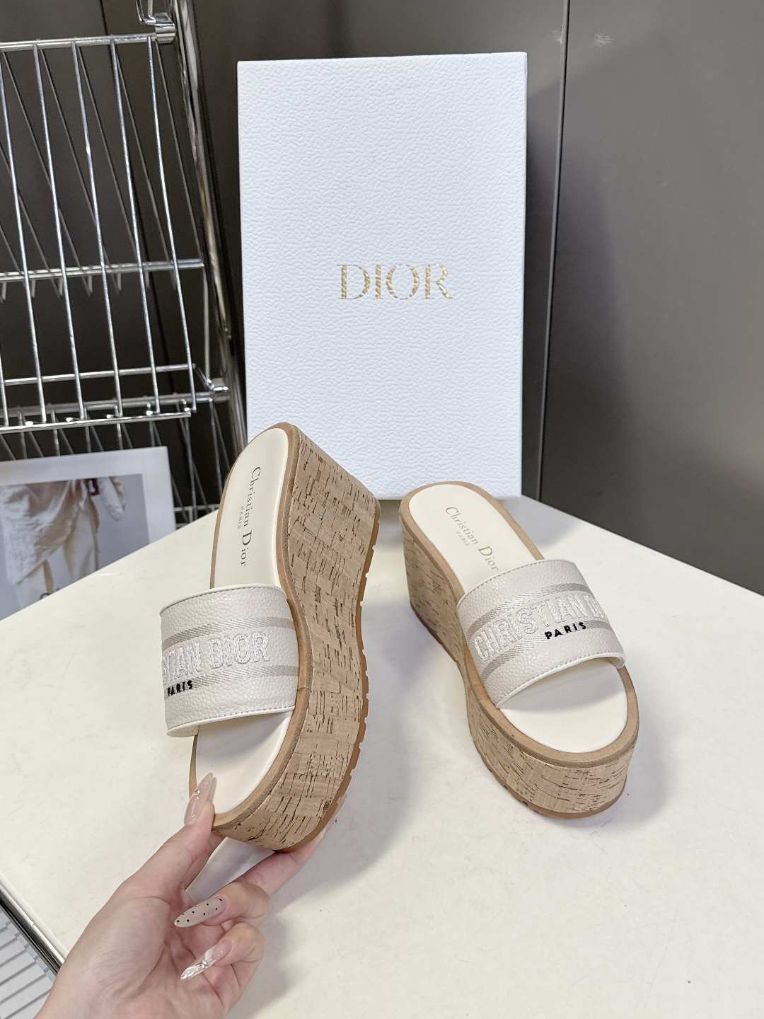 Dior迪奥2026春夏最新款厚底拖鞋 超多明星网红种草 春夏必备厚底设计瞬间拉满身高 CD字母logo