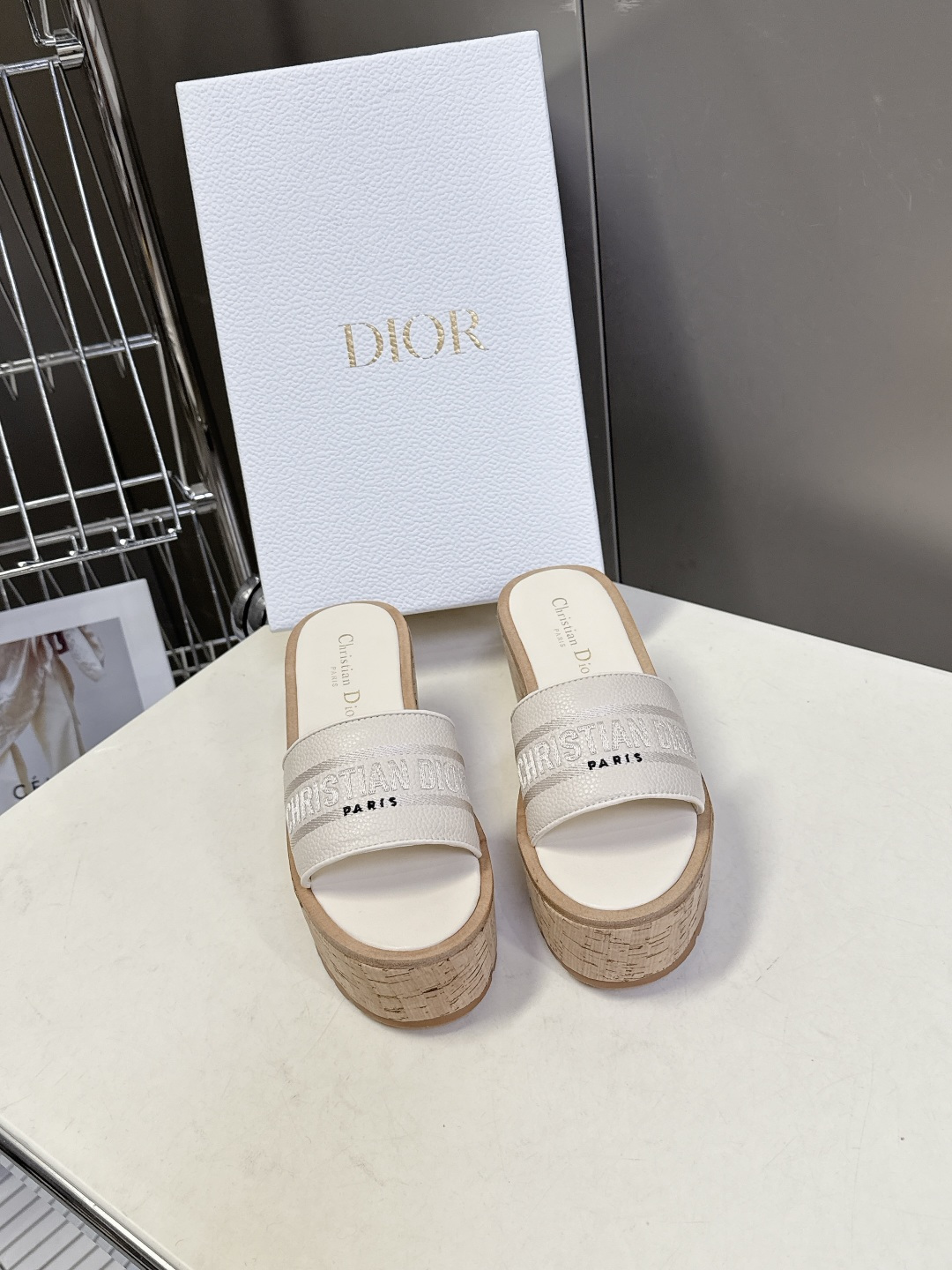 Dior迪奥2026春夏最新款厚底拖鞋 超多明星网红种草 春夏必备厚底设计瞬间拉满身高 CD字母logo