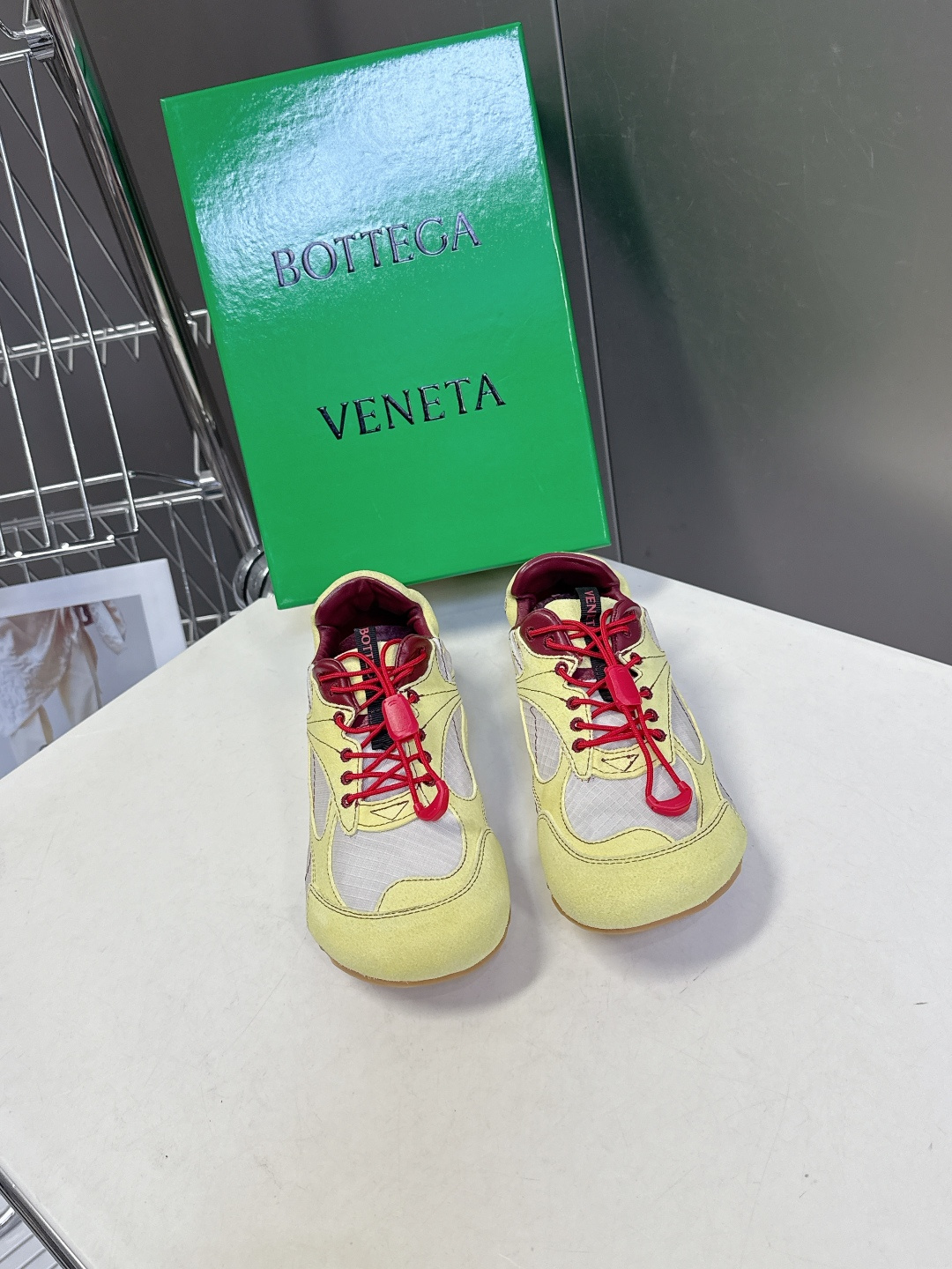 NO:696241,Bottega Veneta BV Forrest Gump shoes moral training shoes sneakers BV classic old money style sneakers with many celebrities and fashion bloggers planting grass. Made of Sneaker technology nylon and suede, inspired by retro sneakers, a new interpretation of classic sneakers, a light, comfortable and breathable summer must-have item. The sole adopts a classic woven texture, which is very recognizable, with nylon suede stitching and full texture. Original open molded rubber outsole  Size35-41 (40 41 customized), casual shoes/sports shoes,bottega veneta,bottega veneta,bottega veneta,sneakers,chamois leather19860909Bottega Veneta BV葆蝶家 阿甘鞋 德训鞋 运动鞋  BV经典老钱风运动鞋超多明星时尚博主种草 Sneaker科技尼龙和绒面打造,灵感来自复古球鞋,全新演绎经典运动鞋,轻便、舒适、透气的夏季必备单品鞋底采用经典的编织纹理,超有辨识度,尼龙麂皮拼接,满满的质感呈现 原版开模橡胶大底 Size35-41（40 41定制）,休闲鞋/运动鞋,bottega veneta,bottega veneta,bottega veneta,sneakers,chamois leather,Women's Shoes