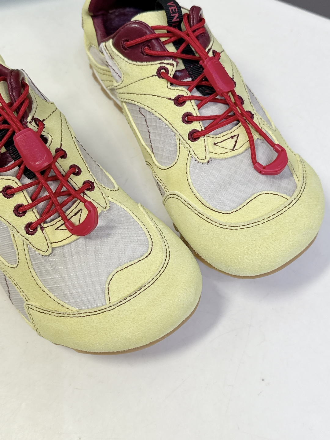 Bottega Veneta BV葆蝶家 阿甘鞋 德训鞋 运动鞋 BV经典老钱风运动鞋超多明星时尚博主种