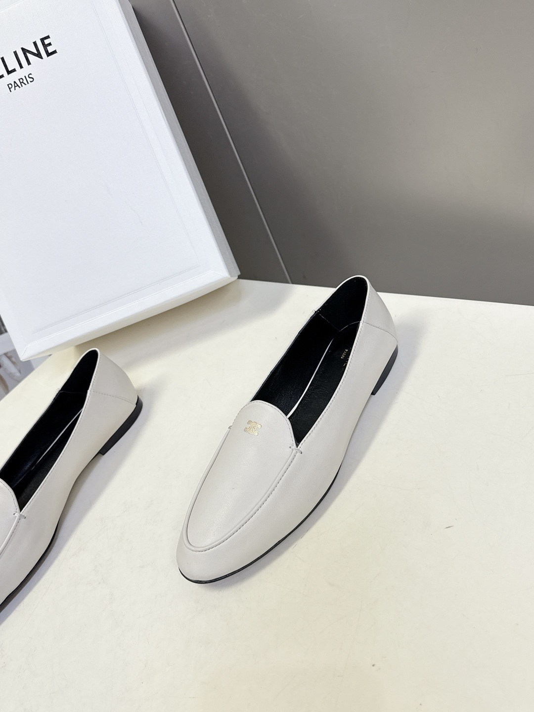 CELINE思琳2026春夏最新款乐福鞋超多明星网红种草 今年超火的乐福鞋 简简单单的老钱风穿搭 妥妥大