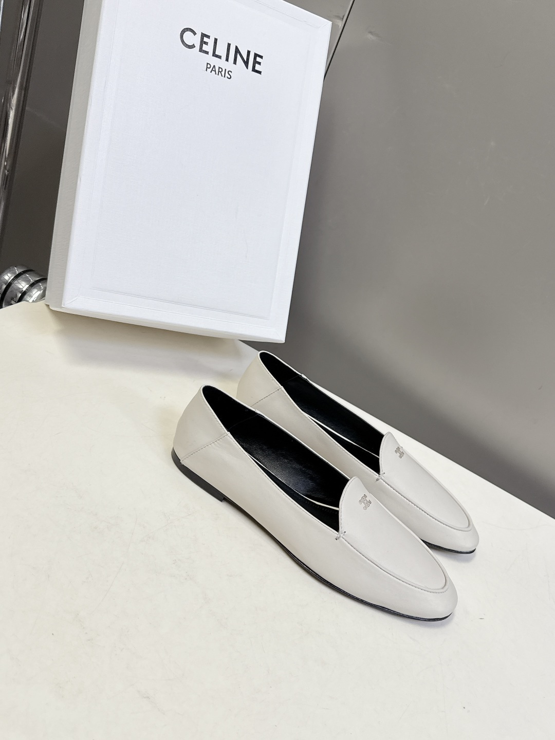 CELINE思琳2026春夏最新款乐福鞋超多明星网红种草 今年超火的乐福鞋 简简单单的老钱风穿搭 妥妥大