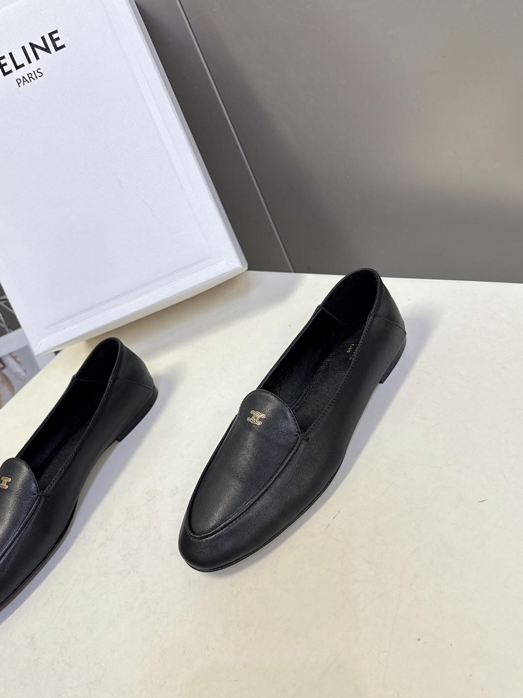 CELINE思琳2026春夏最新款乐福鞋超多明星网红种草 今年超火的乐福鞋 简简单单的老钱风穿搭 妥妥大