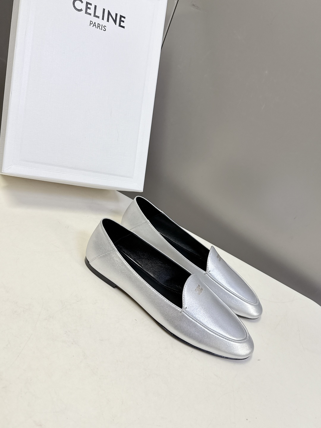 CELINE思琳2026春夏最新款乐福鞋超多明星网红种草 今年超火的乐福鞋 简简单单的老钱风穿搭 妥妥大