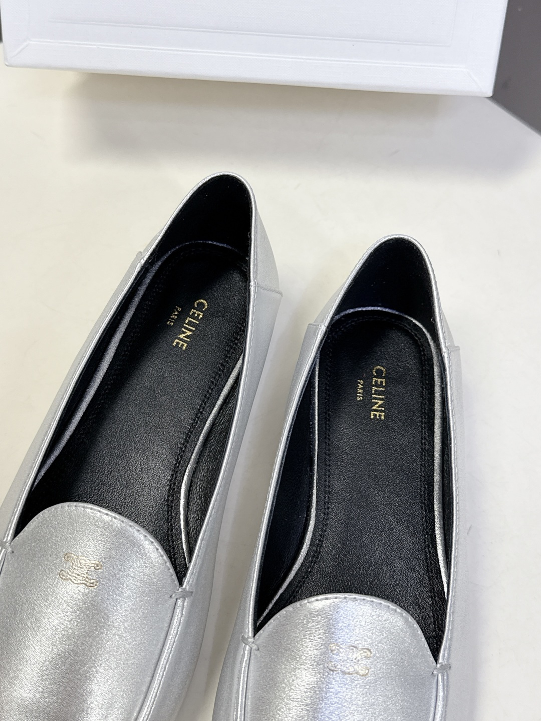 CELINE思琳2026春夏最新款乐福鞋超多明星网红种草 今年超火的乐福鞋 简简单单的老钱风穿搭 妥妥大