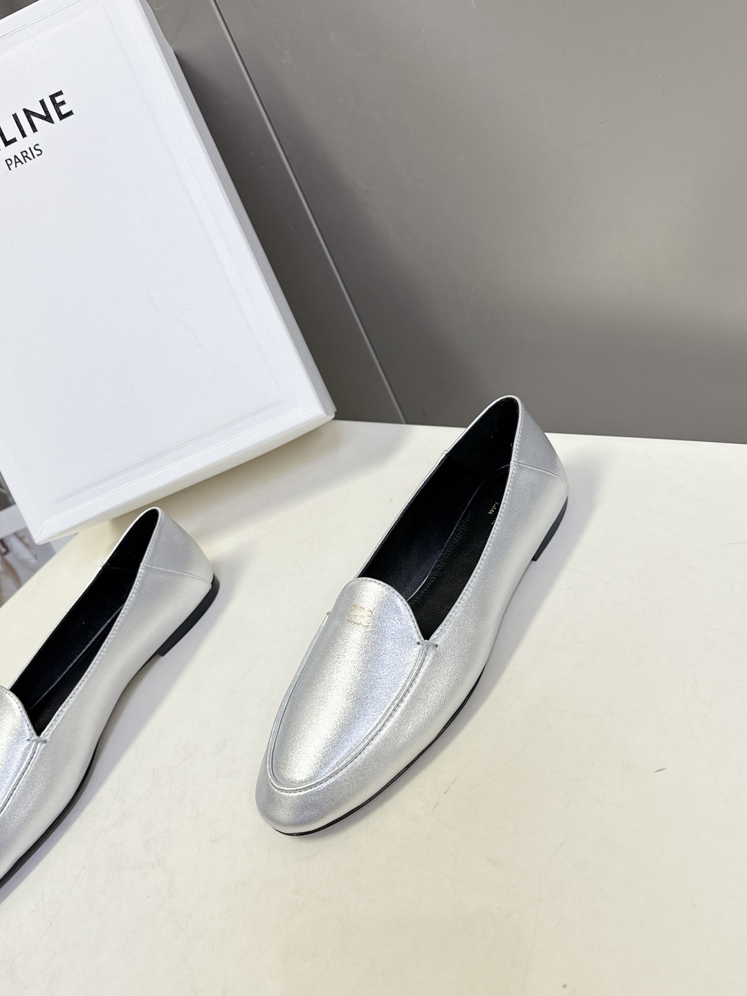 CELINE思琳2026春夏最新款乐福鞋超多明星网红种草 今年超火的乐福鞋 简简单单的老钱风穿搭 妥妥大