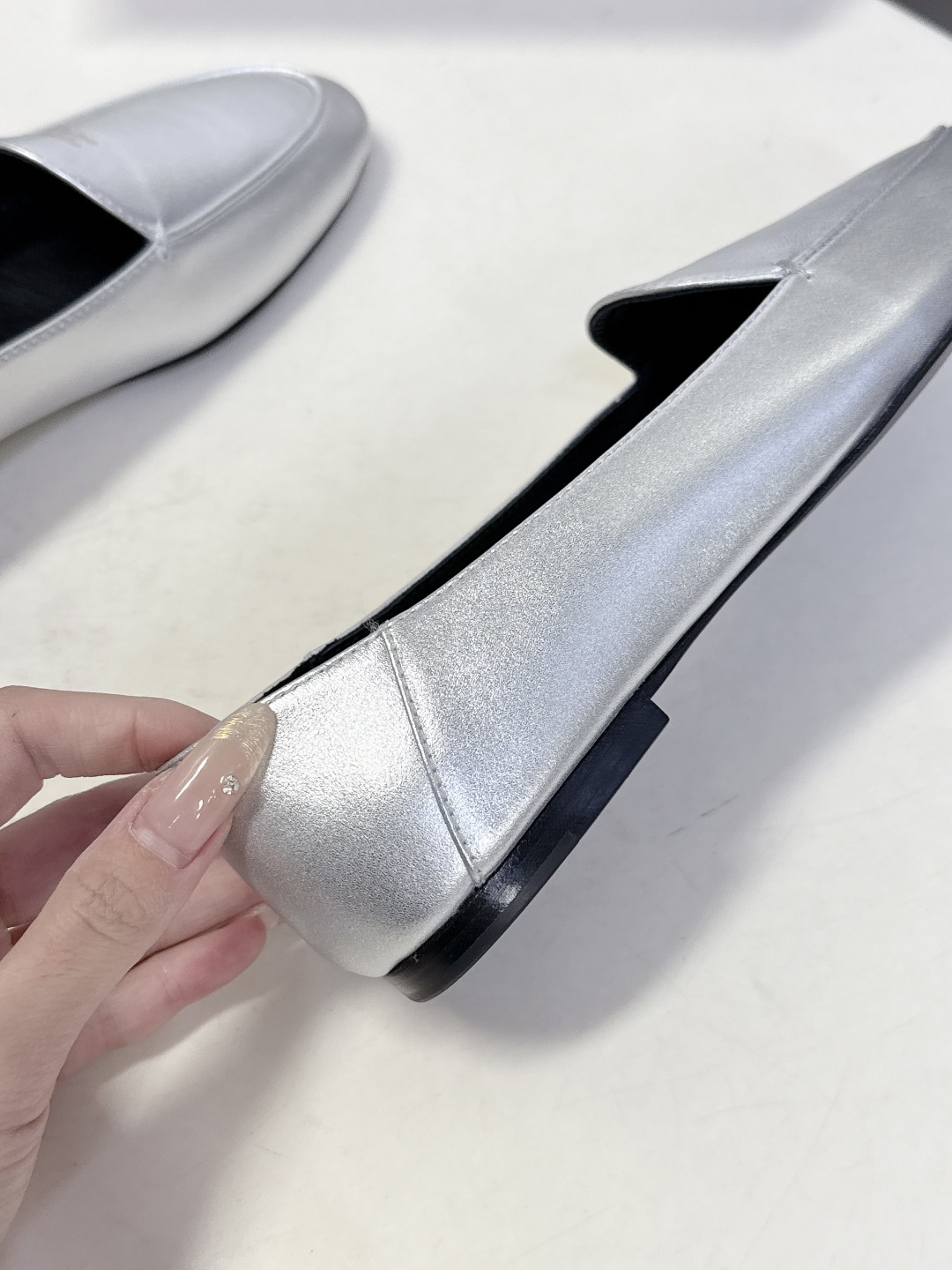 CELINE思琳2026春夏最新款乐福鞋超多明星网红种草 今年超火的乐福鞋 简简单单的老钱风穿搭 妥妥大