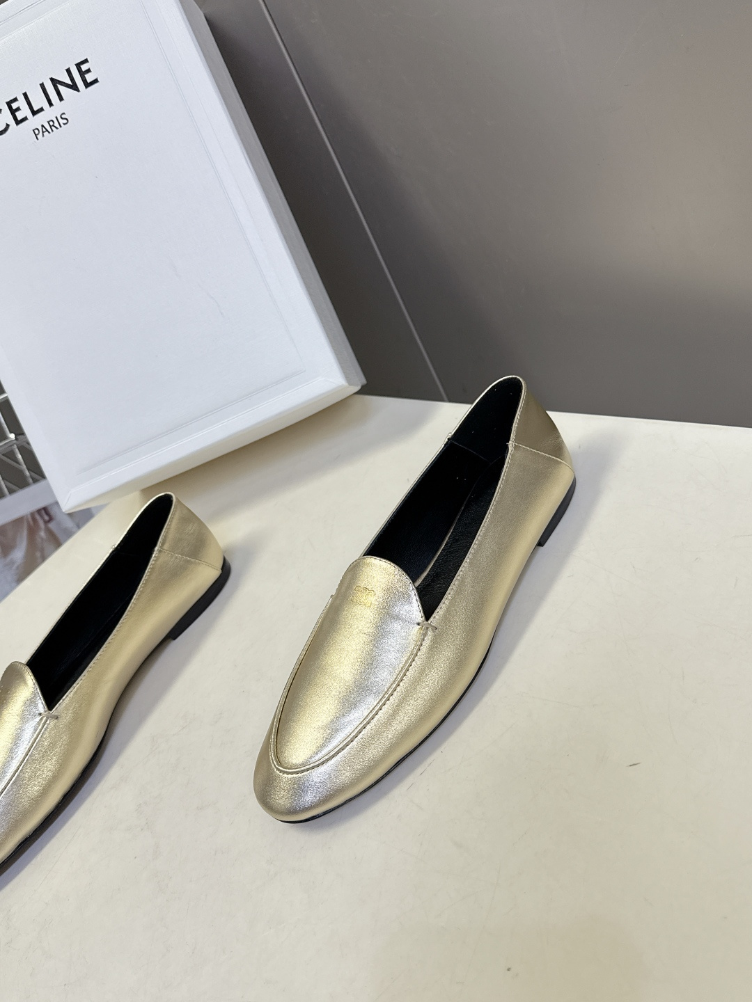 CELINE思琳2026春夏最新款乐福鞋超多明星网红种草 今年超火的乐福鞋 简简单单的老钱风穿搭 妥妥大