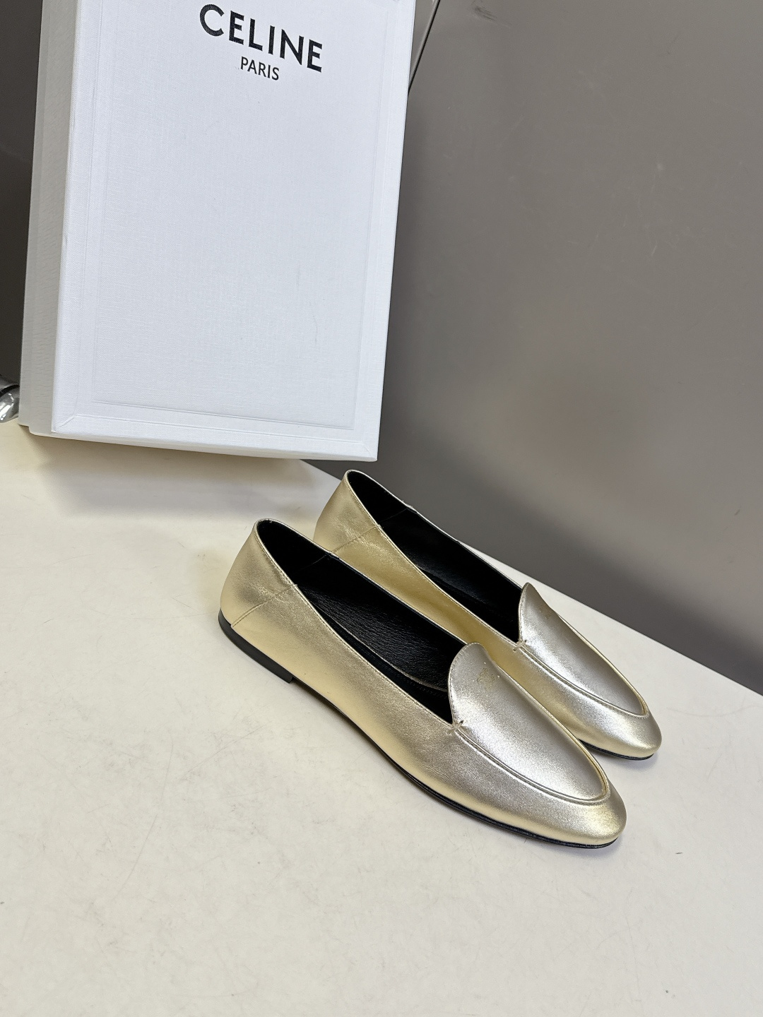 CELINE思琳2026春夏最新款乐福鞋超多明星网红种草 今年超火的乐福鞋 简简单单的老钱风穿搭 妥妥大